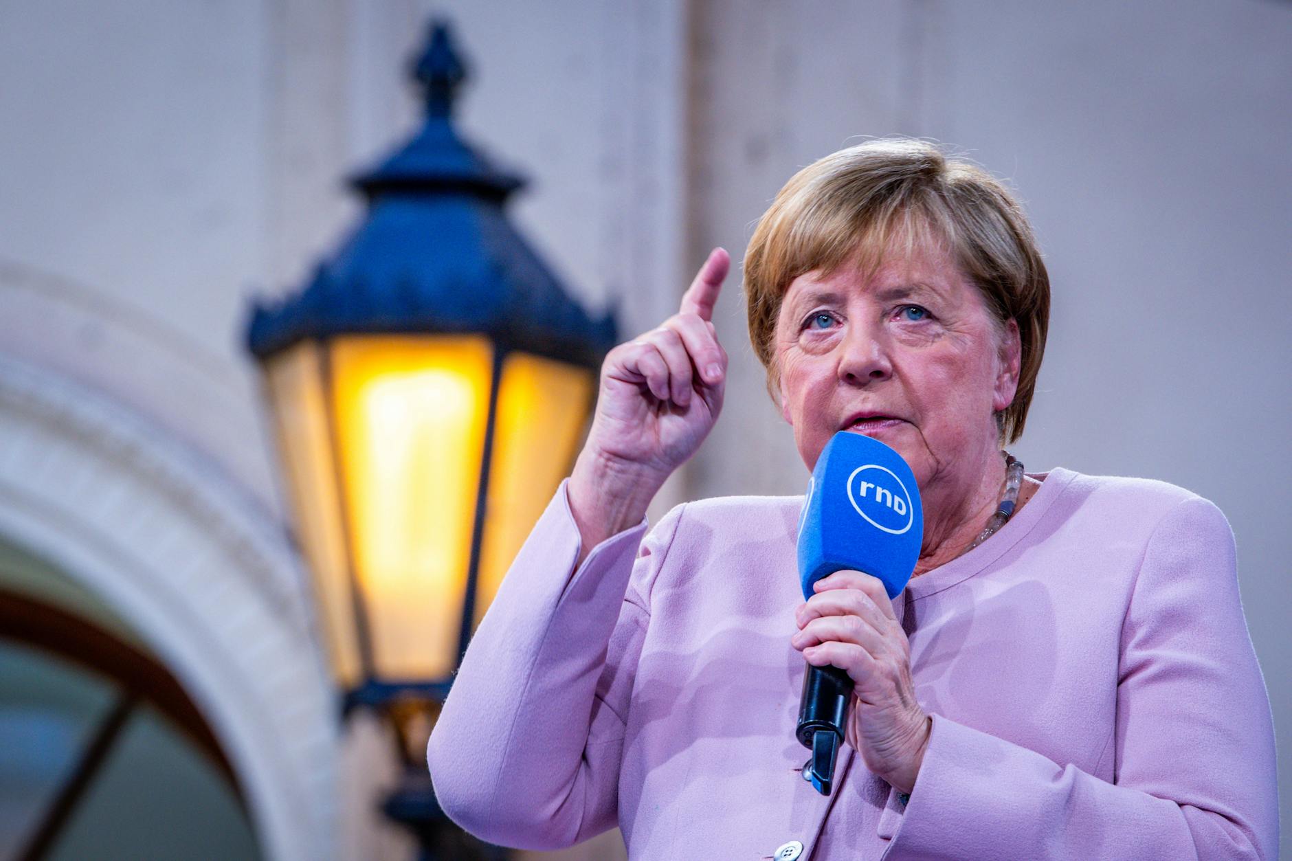 Ex-Bundeskanzlerin Angela Merkel (CDU) beantwortet bei einer Gesprächsrunde die Fragen von Bürgern.