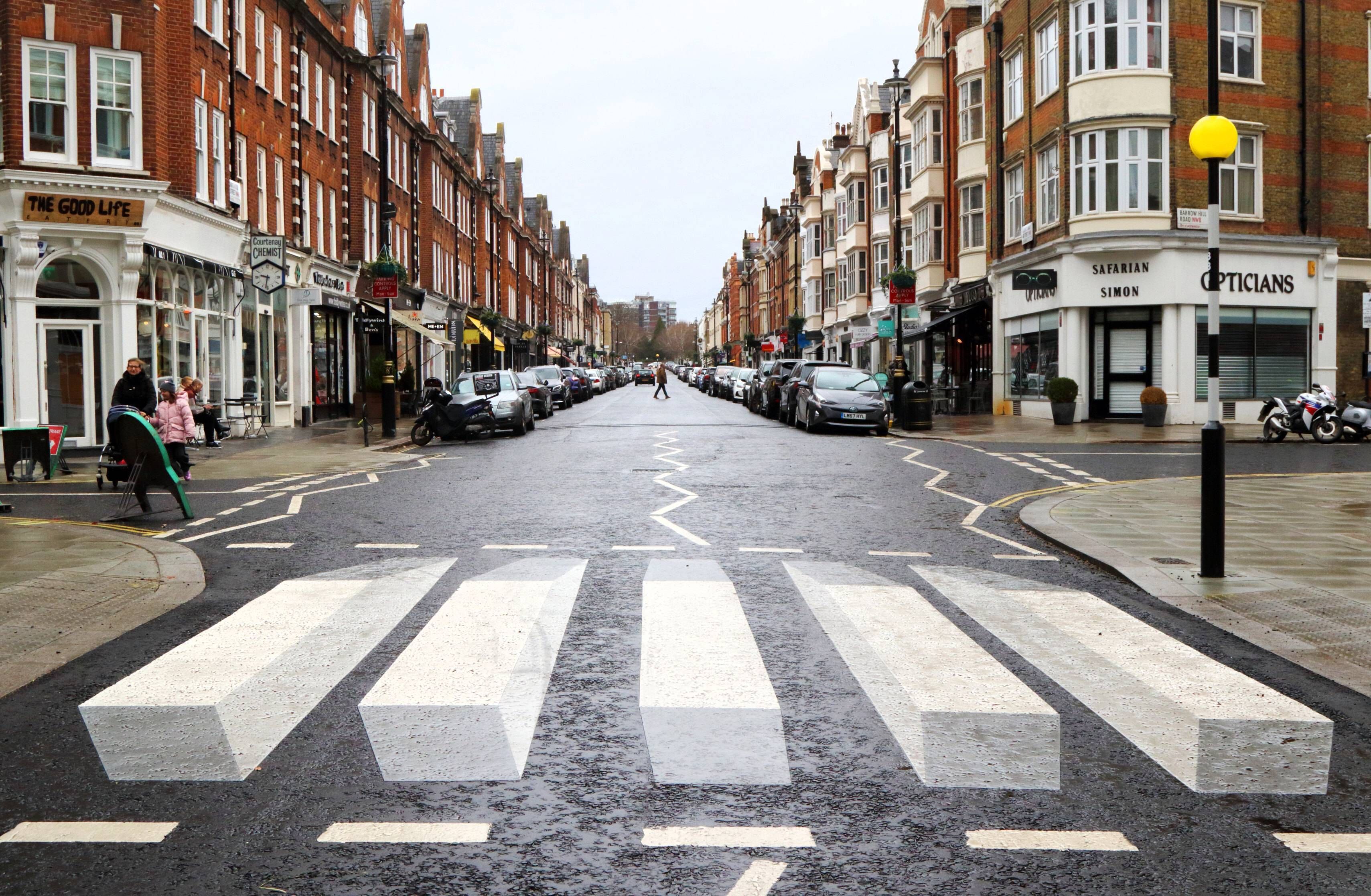 Sie scheinen zu schweben: Berlin soll ersten 3D-Zebrastreifen bekommen