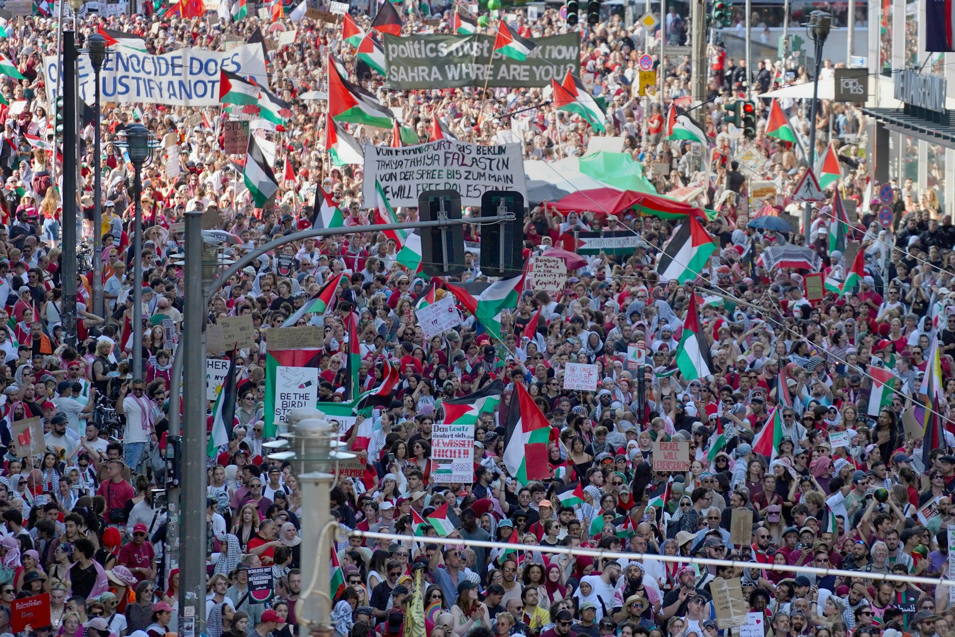 Zehntausende demonstrierten am 21. Juni in Berlin für Frieden in Gaza.