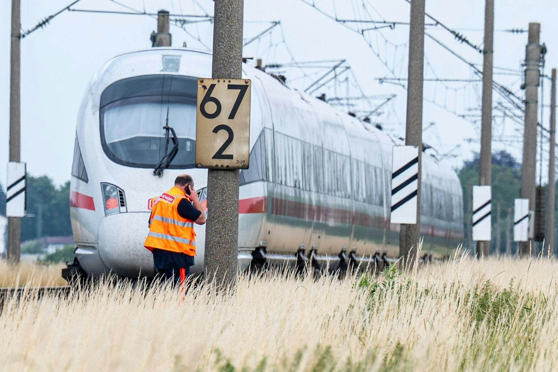 In diesem ICE griff ein Mann in Bayern vier Mitreisende mit einem Hammer und einer Axt an.