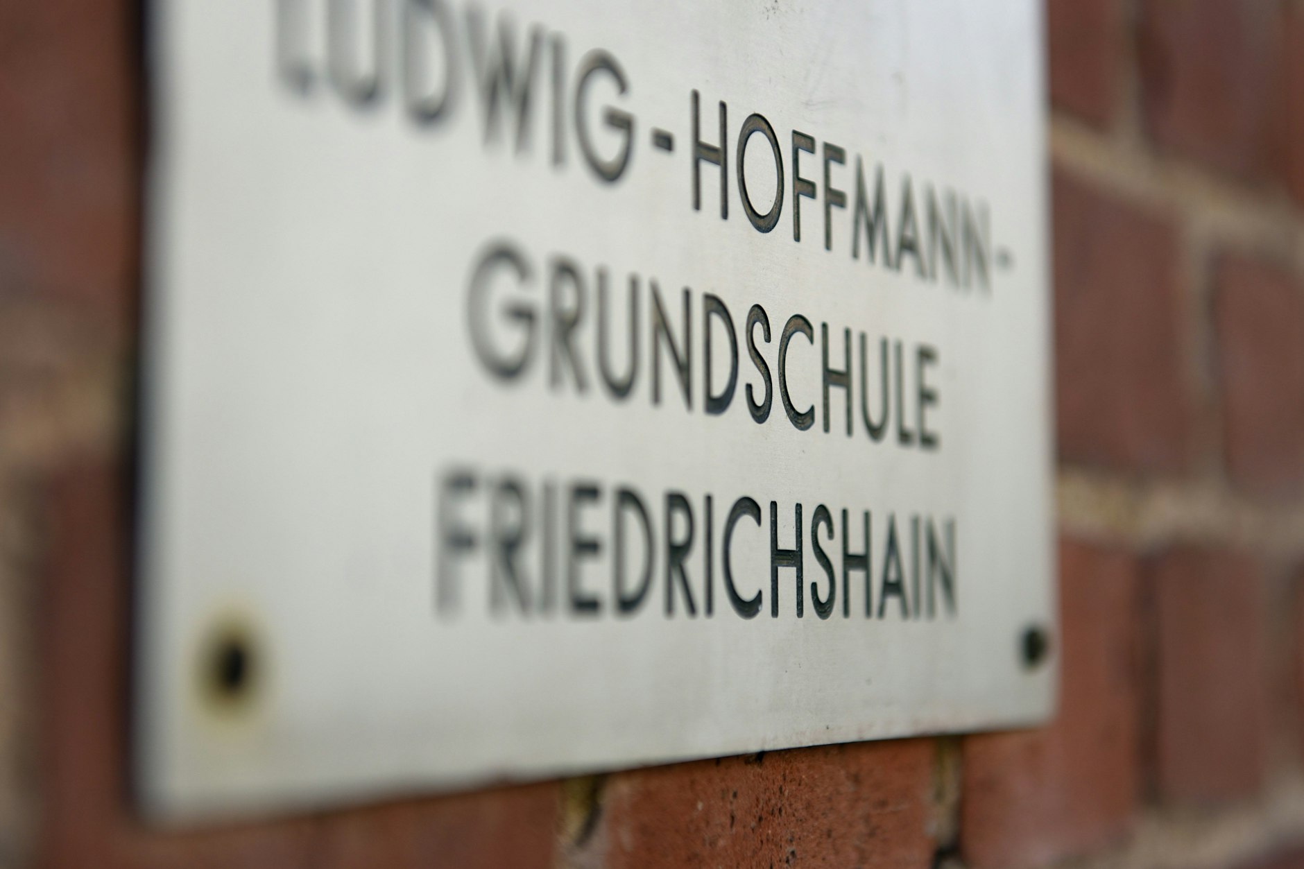 Kritik an Schulverwaltung: Eltern der Ludwig-Hoffmann-Grundschule wehren sich gegen den Umzug.