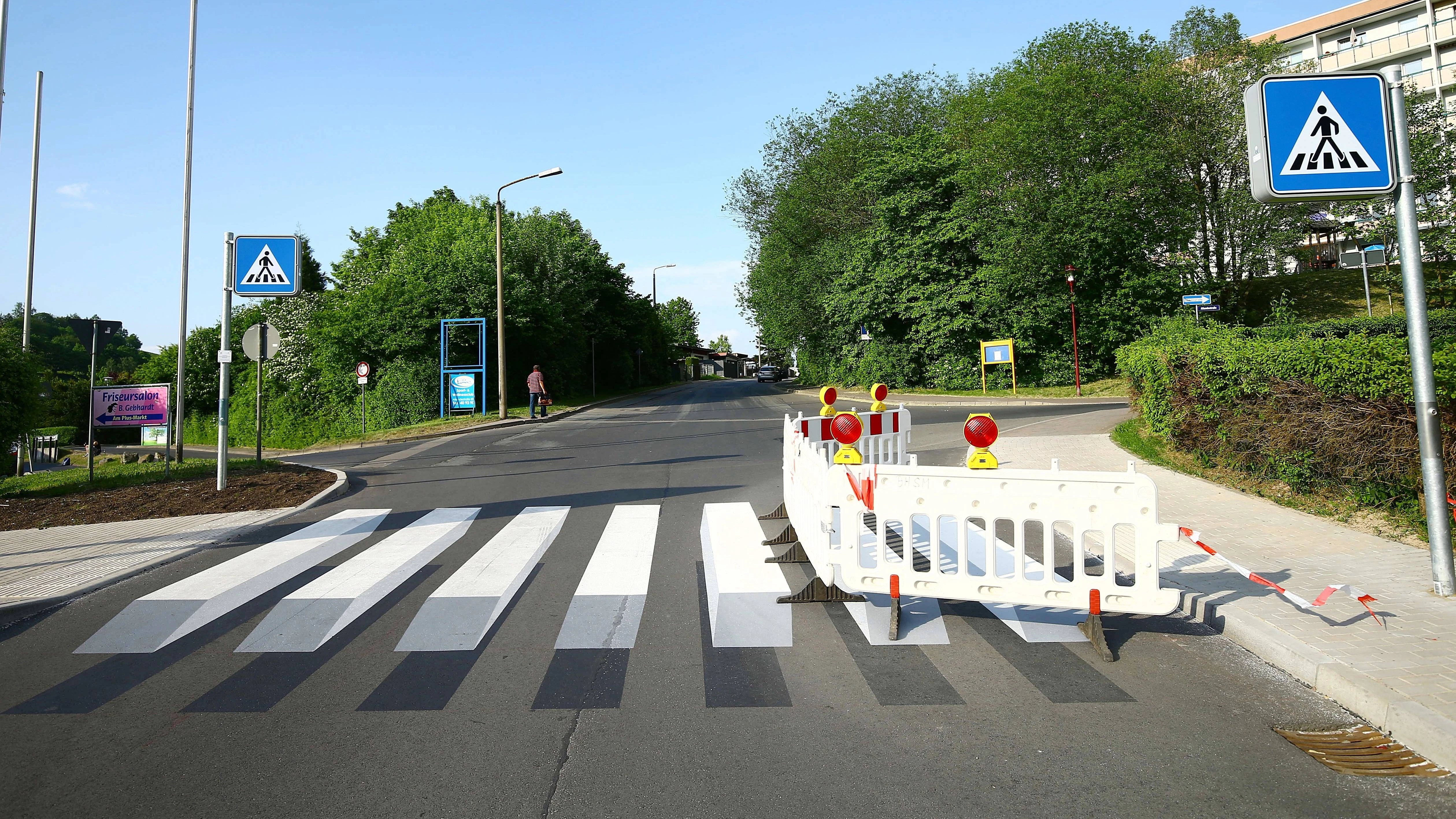 Auch Thüringen hatte schon einen 3D-Zebrastreifen in Schmalkalden, aufgetragen 2018 vom Graffitikünstler Alexander Frank.