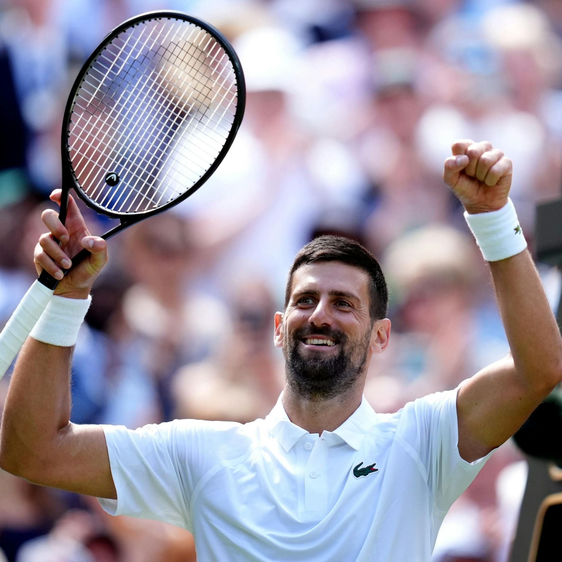 Image - Novak Djoković solidarisiert sich bei Wimbledon mit „Pump“-Bewegung mit den Protesten in Serbien