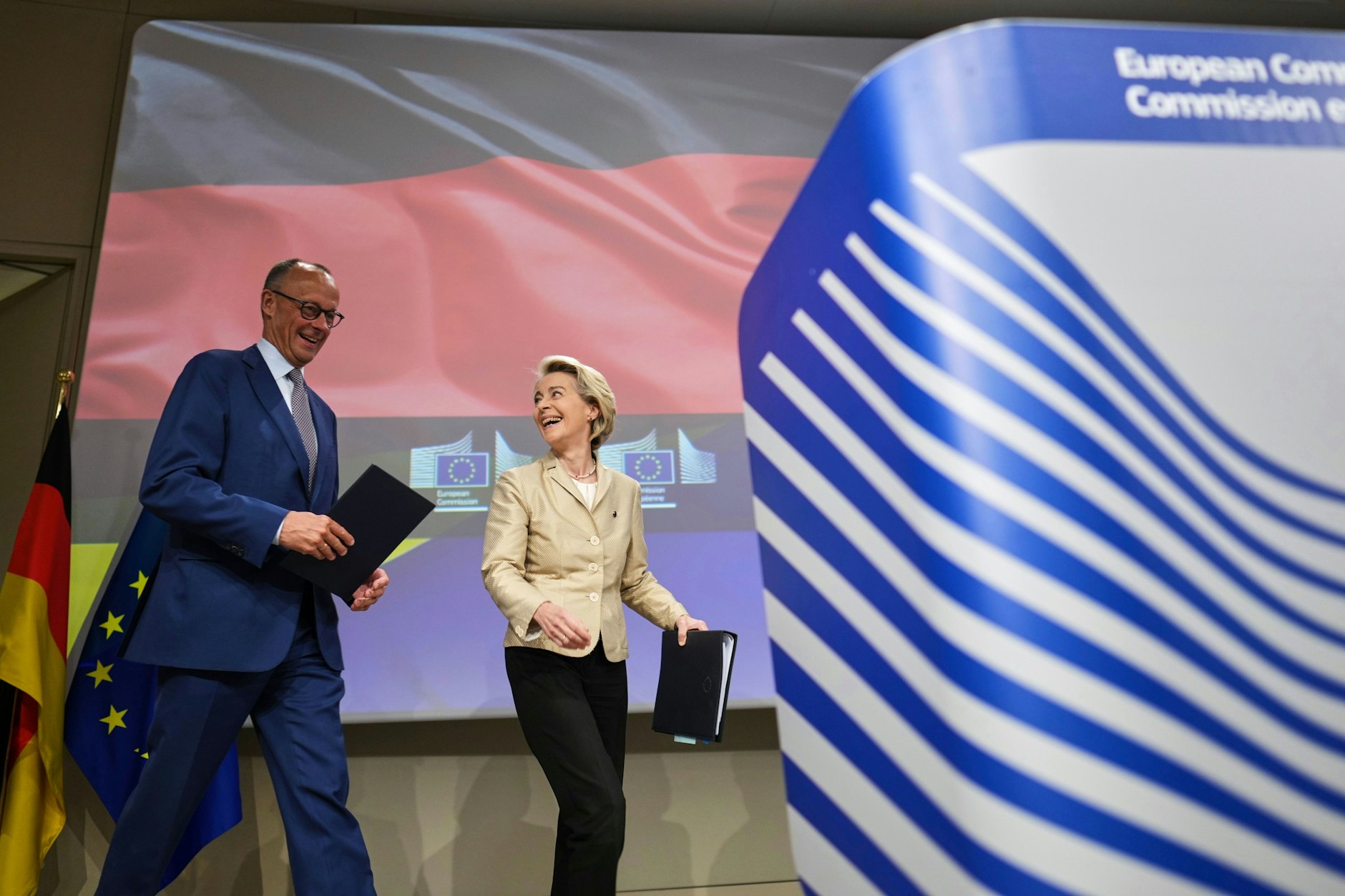 Kanzler Friedrich Merz und EU-Kommissionspräsidentin Ursula von der Leyen verfolgen einen klaren Finanzplan für Europa: Schulden, Autonomie und (hoffentlich) Wachstum.