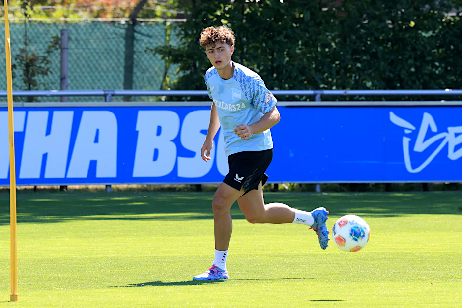 Seit Dienstag trainiert Maurice Krattenmacher bei Hertha BSC. Der offensive Mittelfeldspieler macht Sonnabend sein erstes Spiel im blau-weißen Dress.