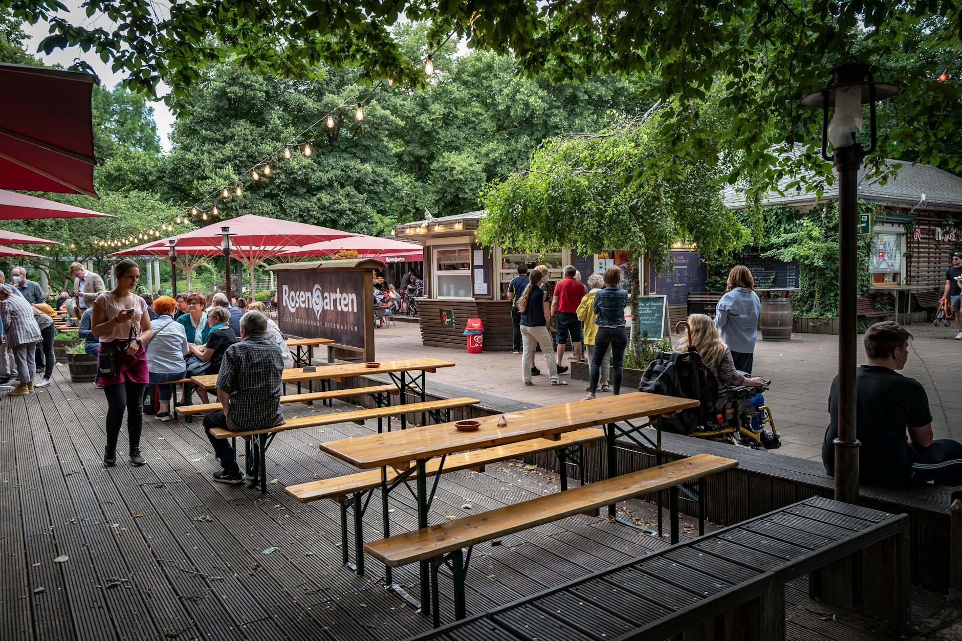 Wer will hier einen Biergarten betreiben? Im Café Rosengarten in Pankow sucht man mutige Gastronomen.