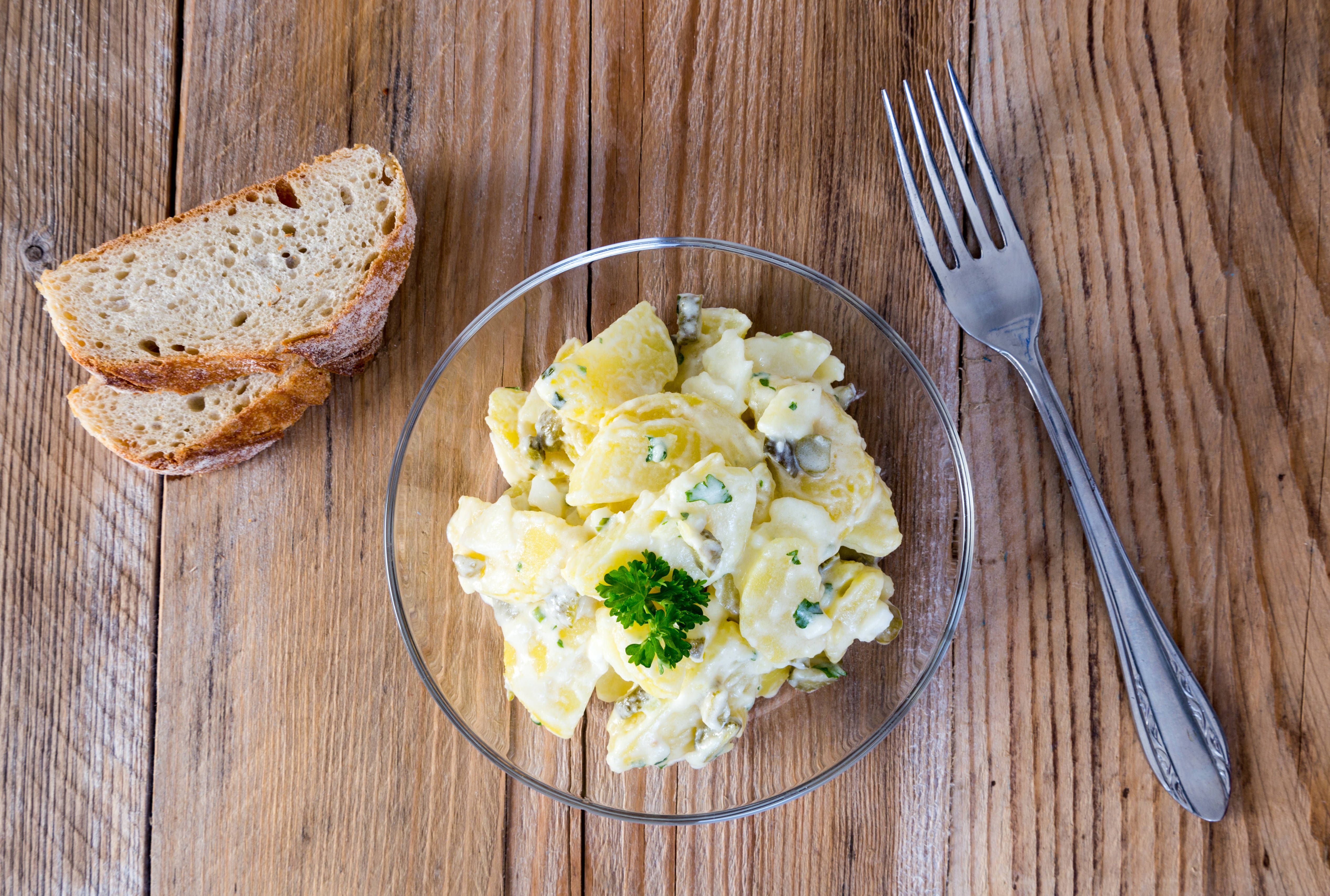 Omas Kartoffelsalat Hausmacherart: Das beste Rezept aus der DDR!
