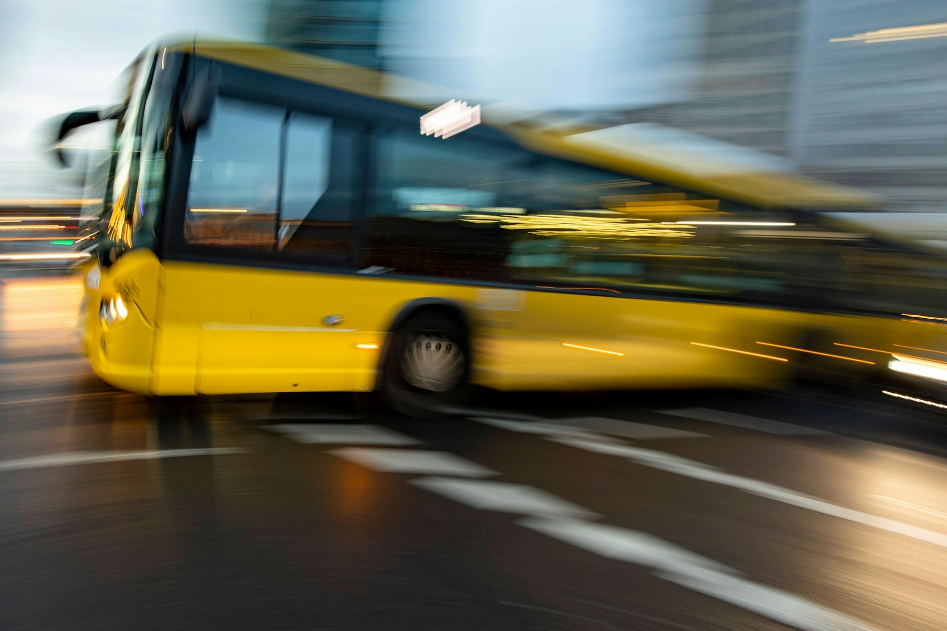 Bereits am Freitag kam es zu einem verheerenden Unfall mit einem Linienbus der BVG. Elf Menschen wurden dabei verletzt.