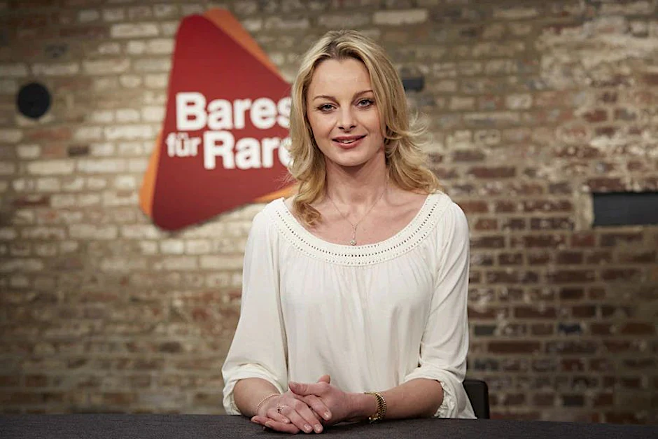 Susanne Steiger gehört seit Jahren zum Team der Trödelshow „Bares für Rares“. Jetzt wird auch sie in schrecklichen Videos auf Youtube für tot erklärt.
