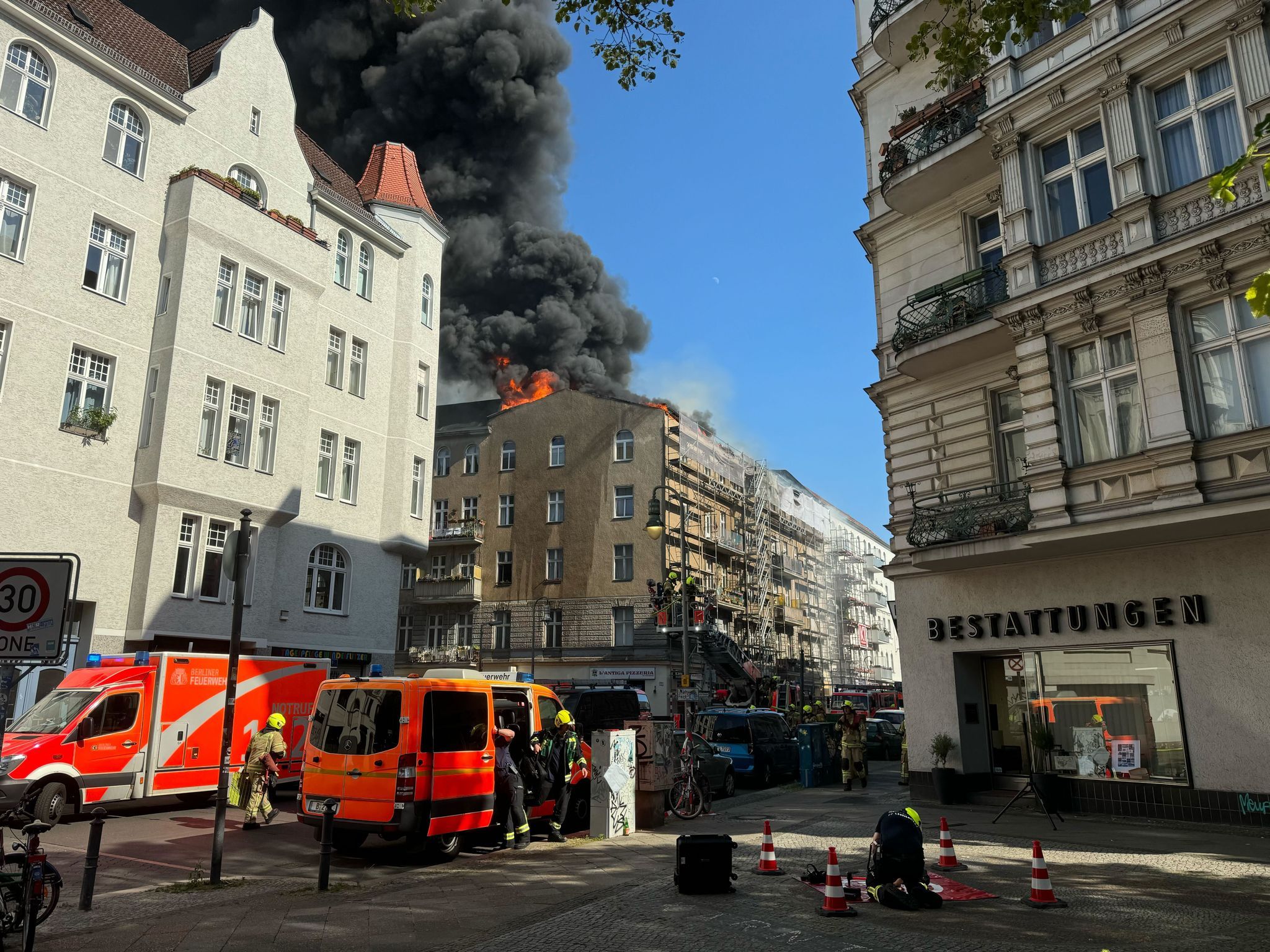 Dachstuhlbrände in Berlin: Müssen Mieter für Schaden zahlen?