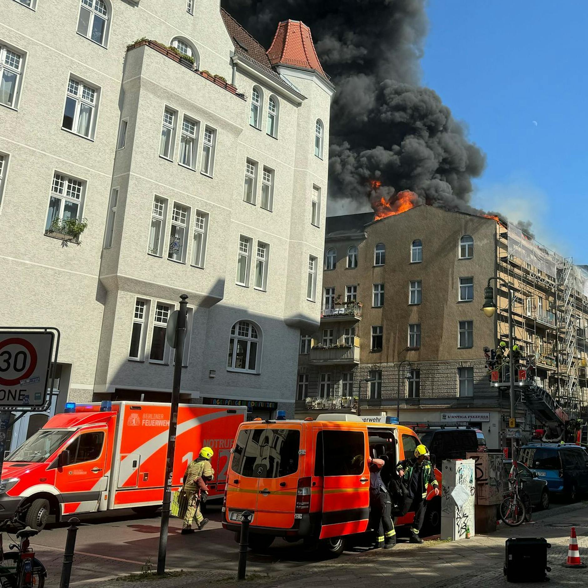 Dachstuhlbrände in Berlin: Müssen Mieter für Schaden zahlen?