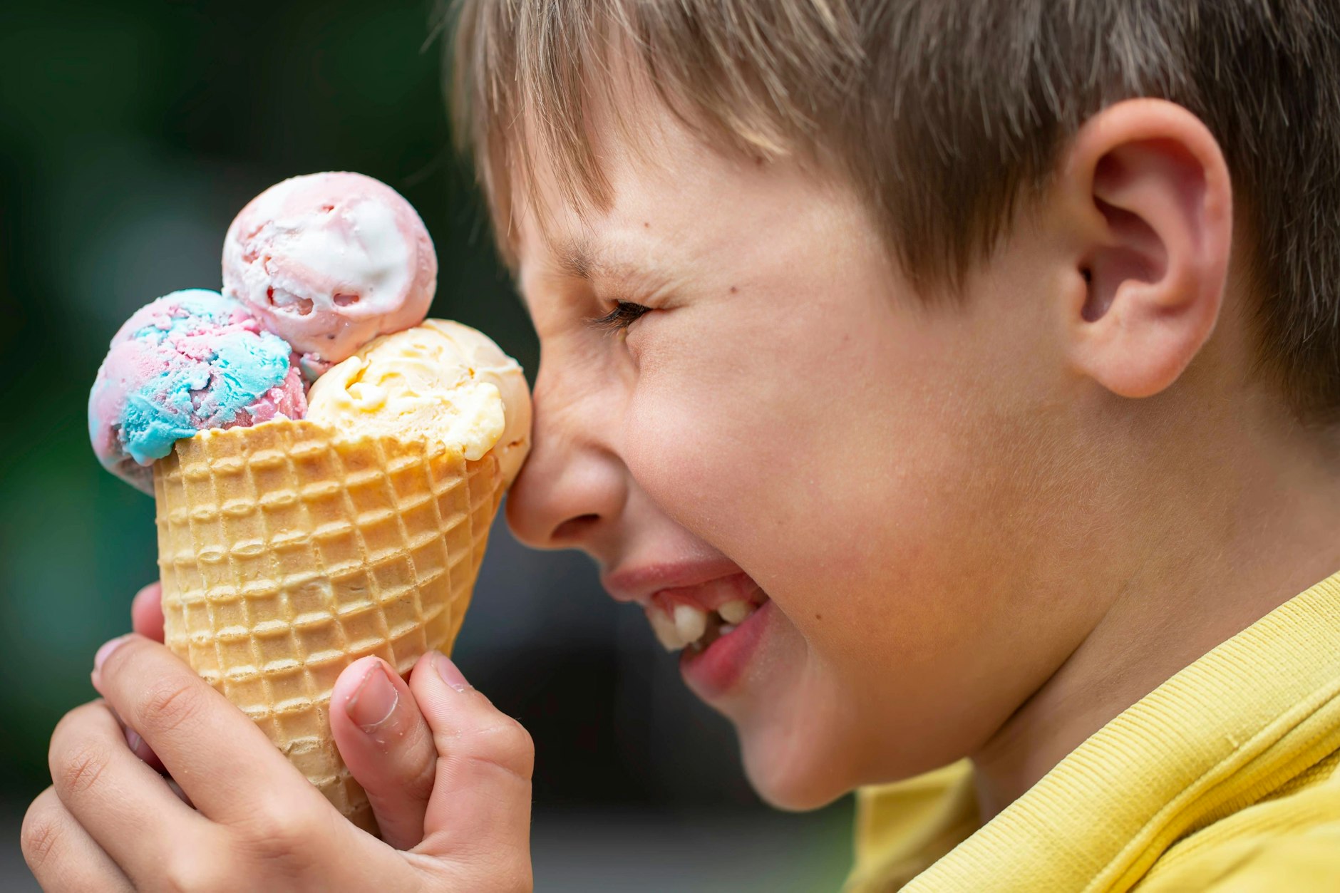 Lust auf ein Eis? Bei den Preisen pro Kugel kann einem schon die Lust vergehen. Die Grünen fordern deshalb jetzt eine Preis-Bremse für das Eis.