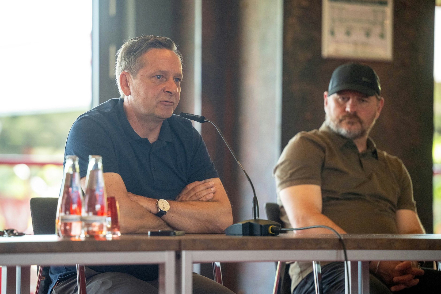 Bei der vollständigen Zusammenstellung des Kaders vom 1. FC Union Berlin wird Geschäftsführer Horst Heldt (l.) im engen Austausch mit Trainer Steffen Baumgart sein.