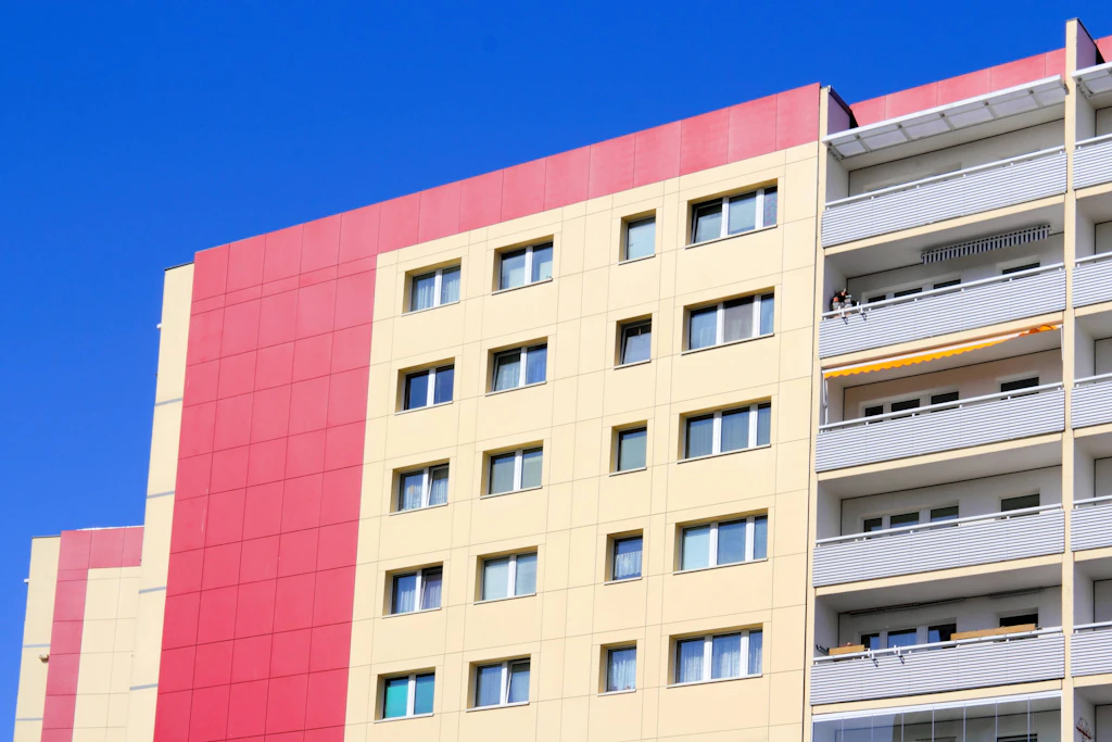 Berlin Konut Binasında Adam Bıçak Surings tarafından ciddi şekilde yaralandı