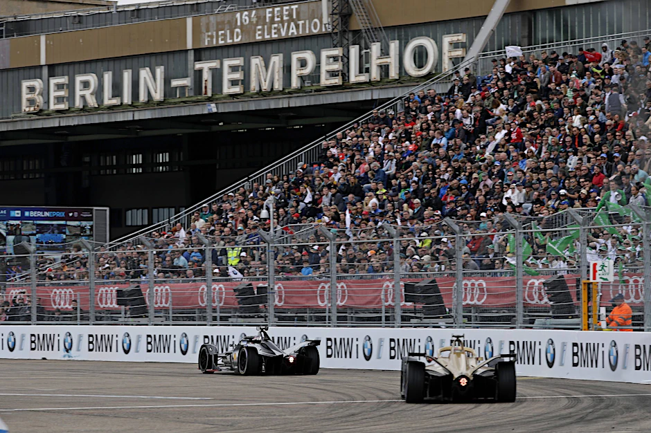 Die Berliner CDU-Fraktion möchte mehr Motorsport auf dem Flughafen-Gelände in Tempelhof. Die Formel E fährt dort am kommenden Wochenende. Kommt jetzt auch die DTM?  