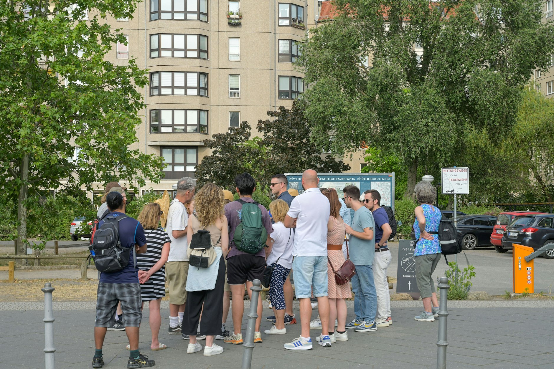Die Stätte des ehemaligen Führerbunkers: Hier gibt es wirklich nichts zu sehen! Außer einem Parkplatz.
