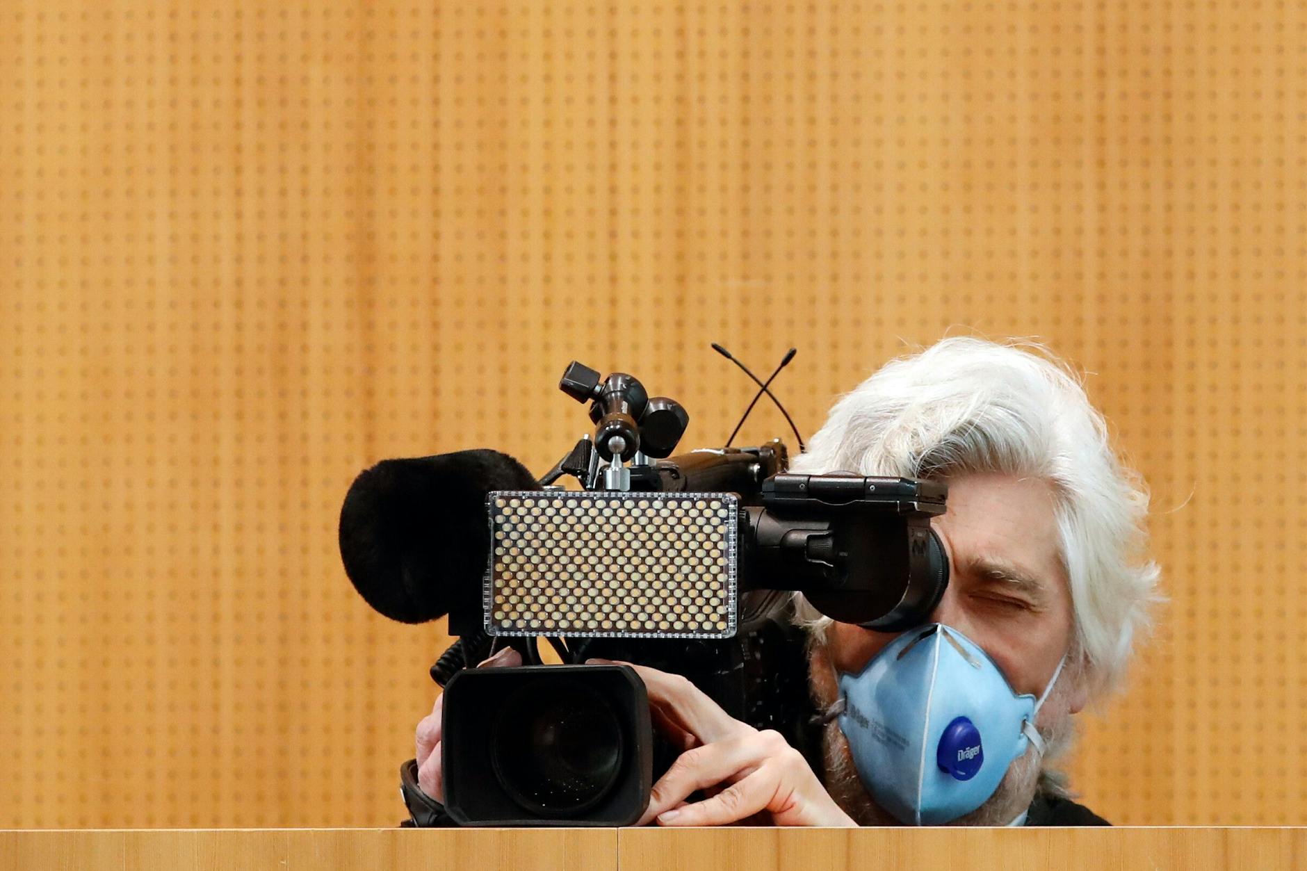 Corona pandemic: A journalist films a press conference on combating the causes of the Covid-19 epidemic.