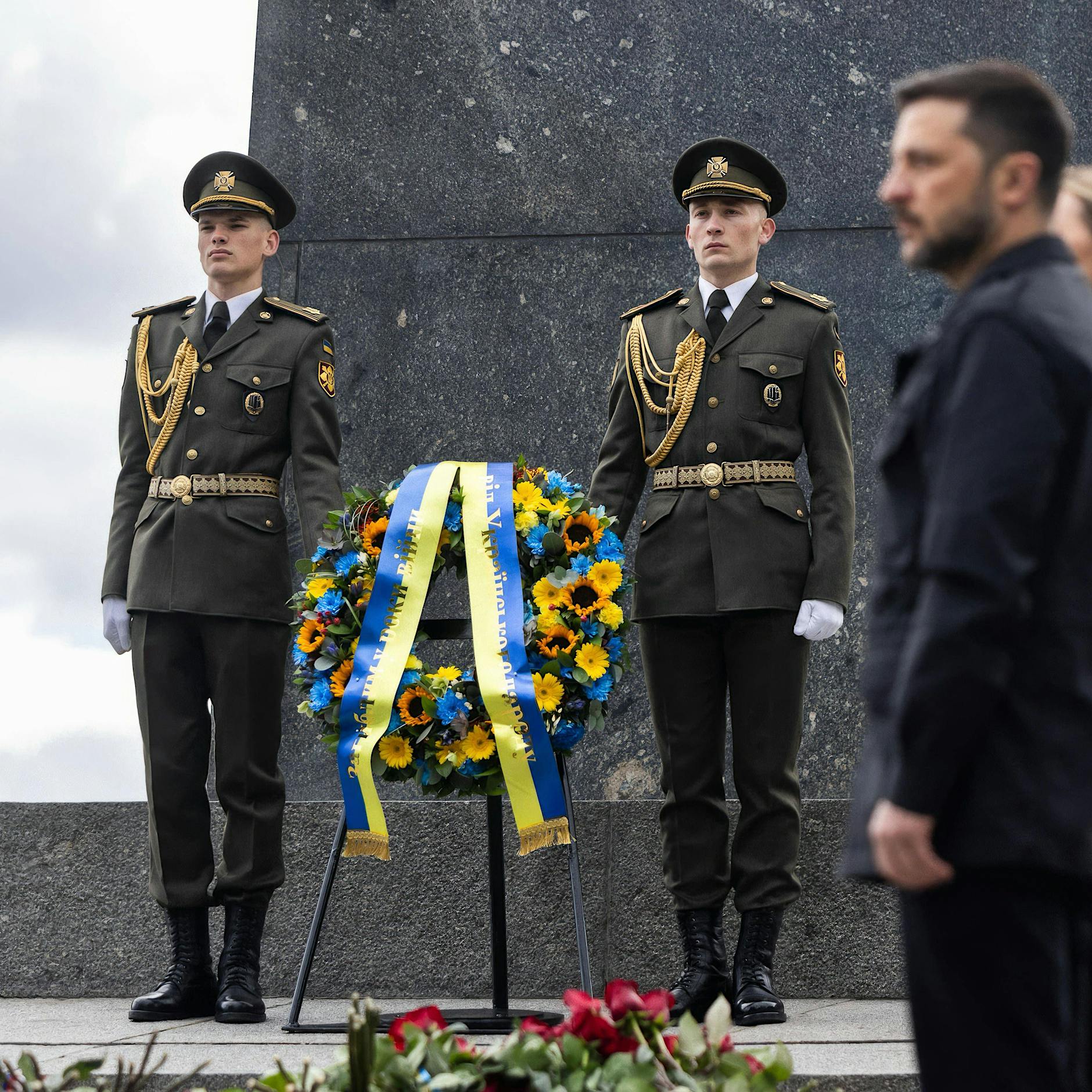 Ukraine am Abgrund: Wie Krieg, Korruption und Machtkämpfe an Selenskyj zehren