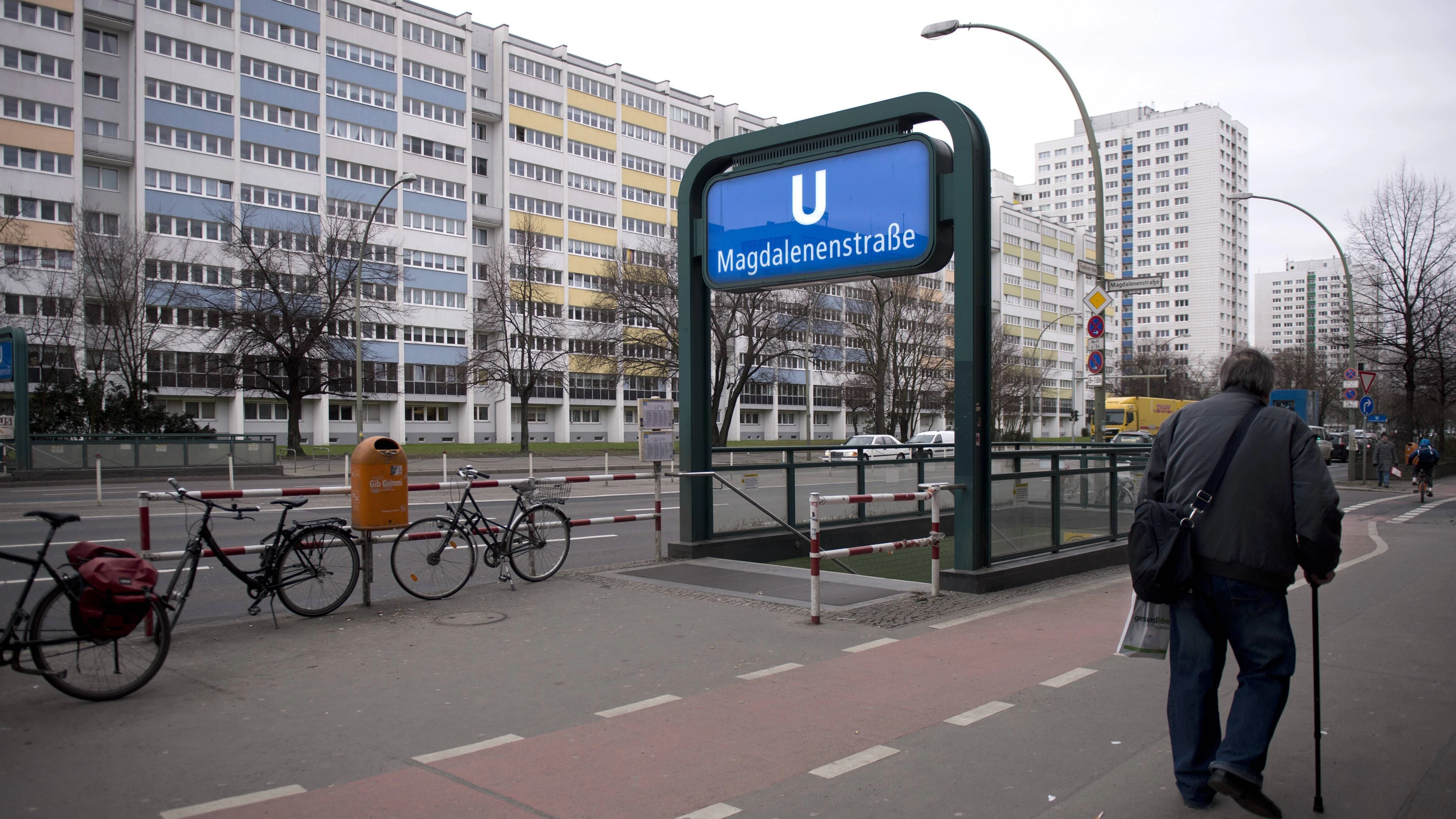 Den U-Bahnhof Magdalenenstraße an der Linie U5 gibt es seit knapp 100 Jahren. Nun soll er einen neuen Namen bekommen - doch nur wenige verstehen scheinbar den Sinn.