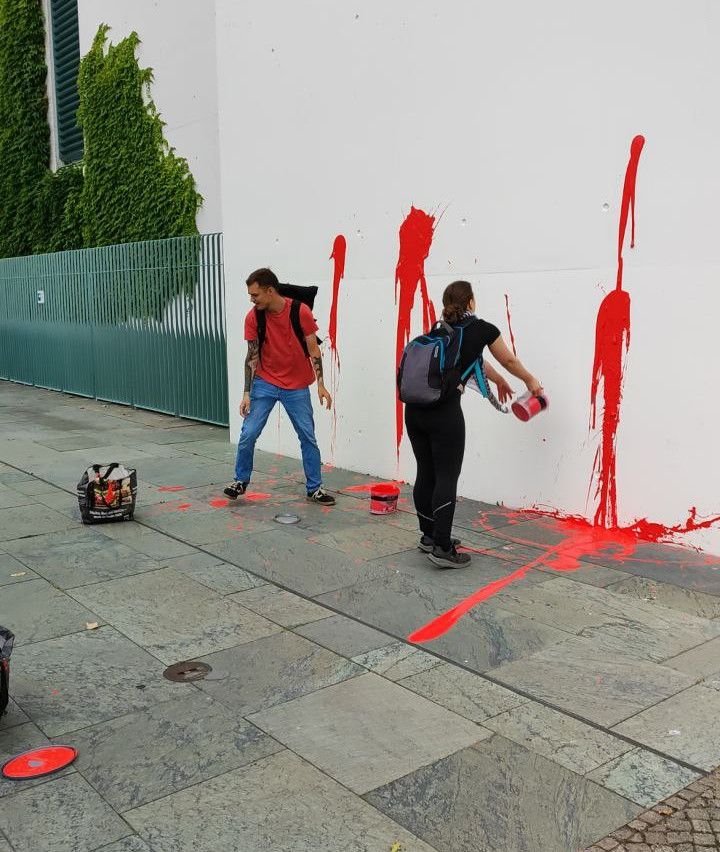 Image - „Neue Generation“: Aktivisten beschmieren Bundeskanzleramt