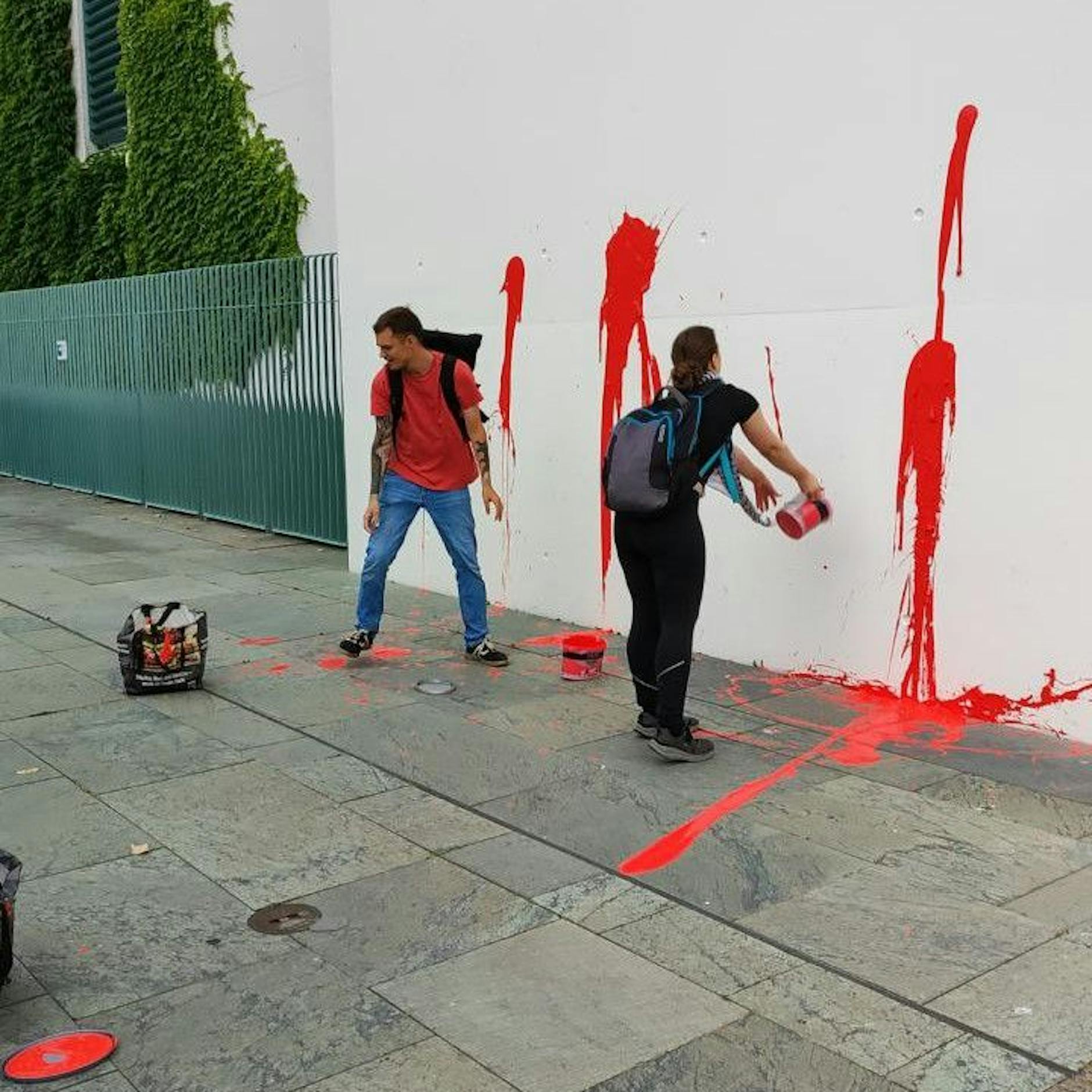 Image - „Neue Generation“: Aktivisten beschmieren Bundeskanzleramt