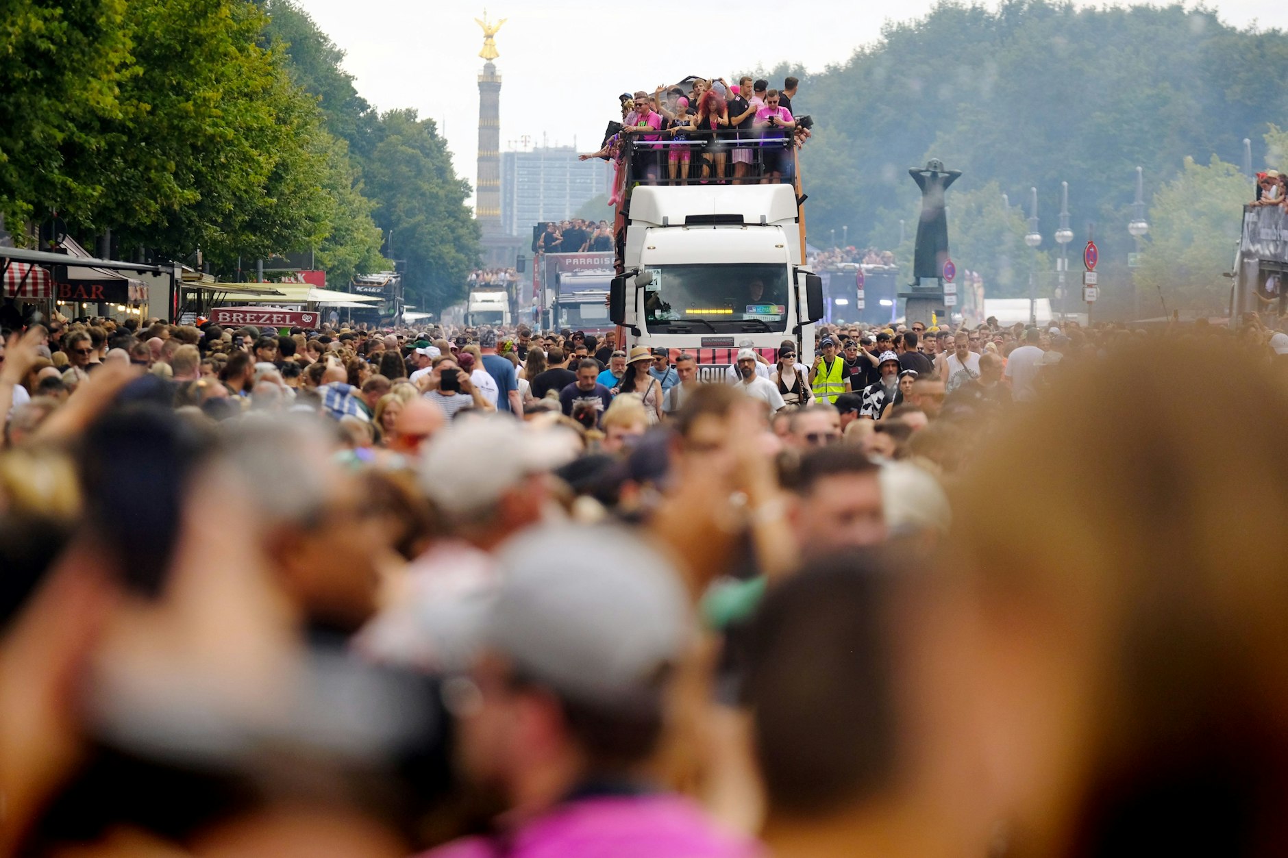Mehr als 300.000 Menschen nahmen im vergangenen Jahr an der Technoparade Rave the Planet teil.