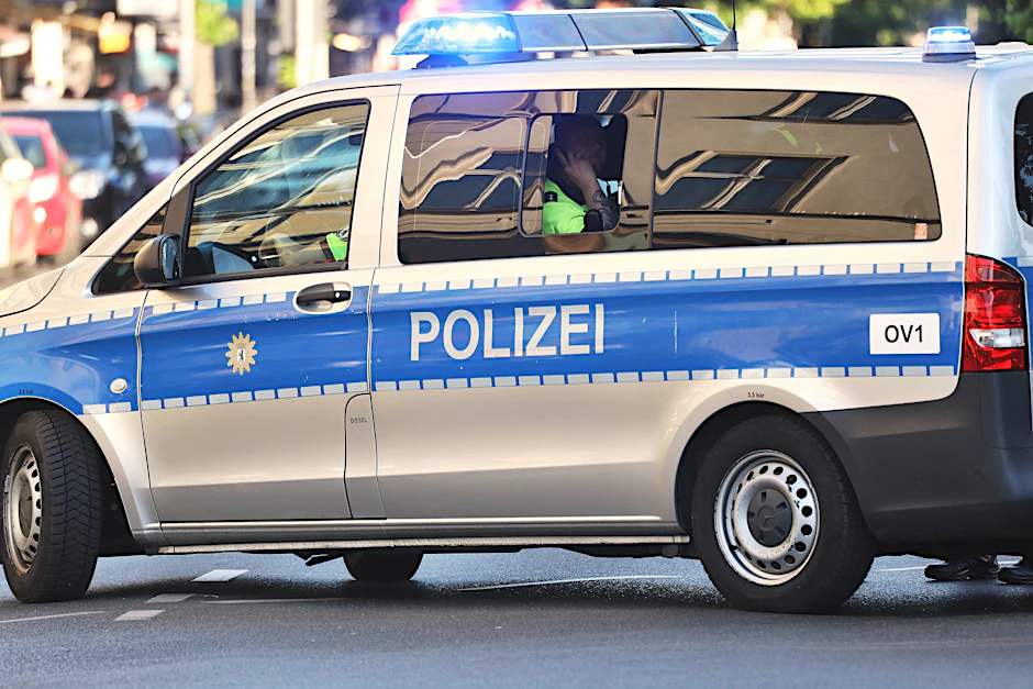 In der Lichtenberger Weitlingstraße wurde ein 25-Jähriger lebensgefährlich verletzt. Die Polizei fahndet nach dem Täter (Symbolfoto).