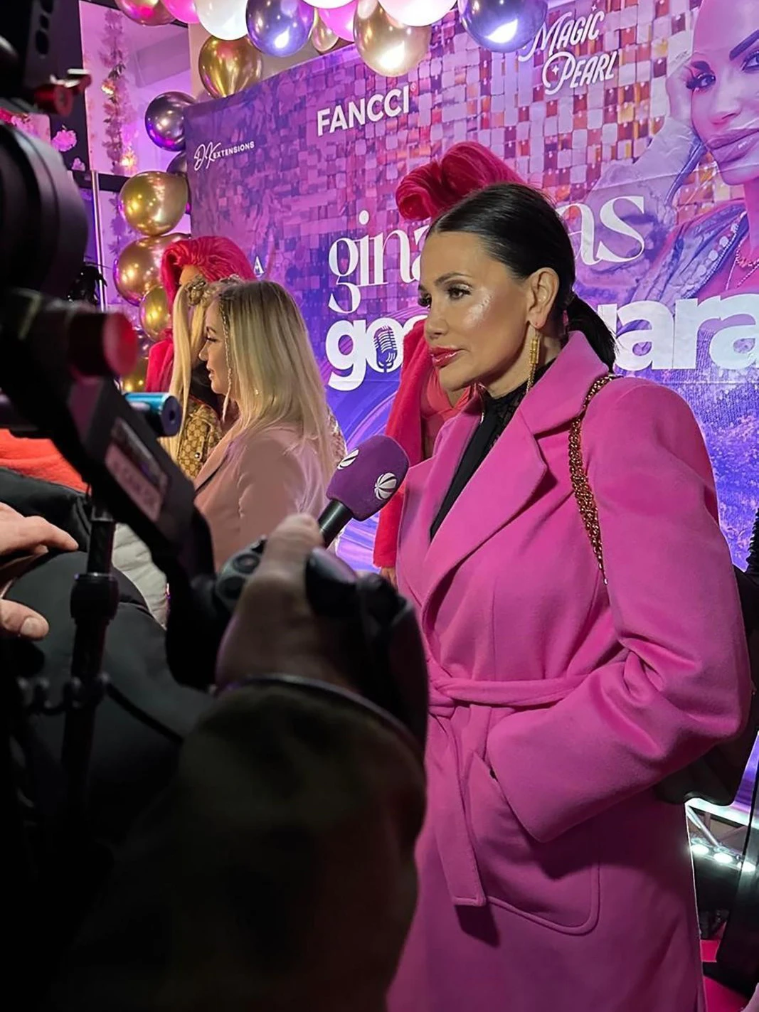 Djamila Rowe gibt Interviews.