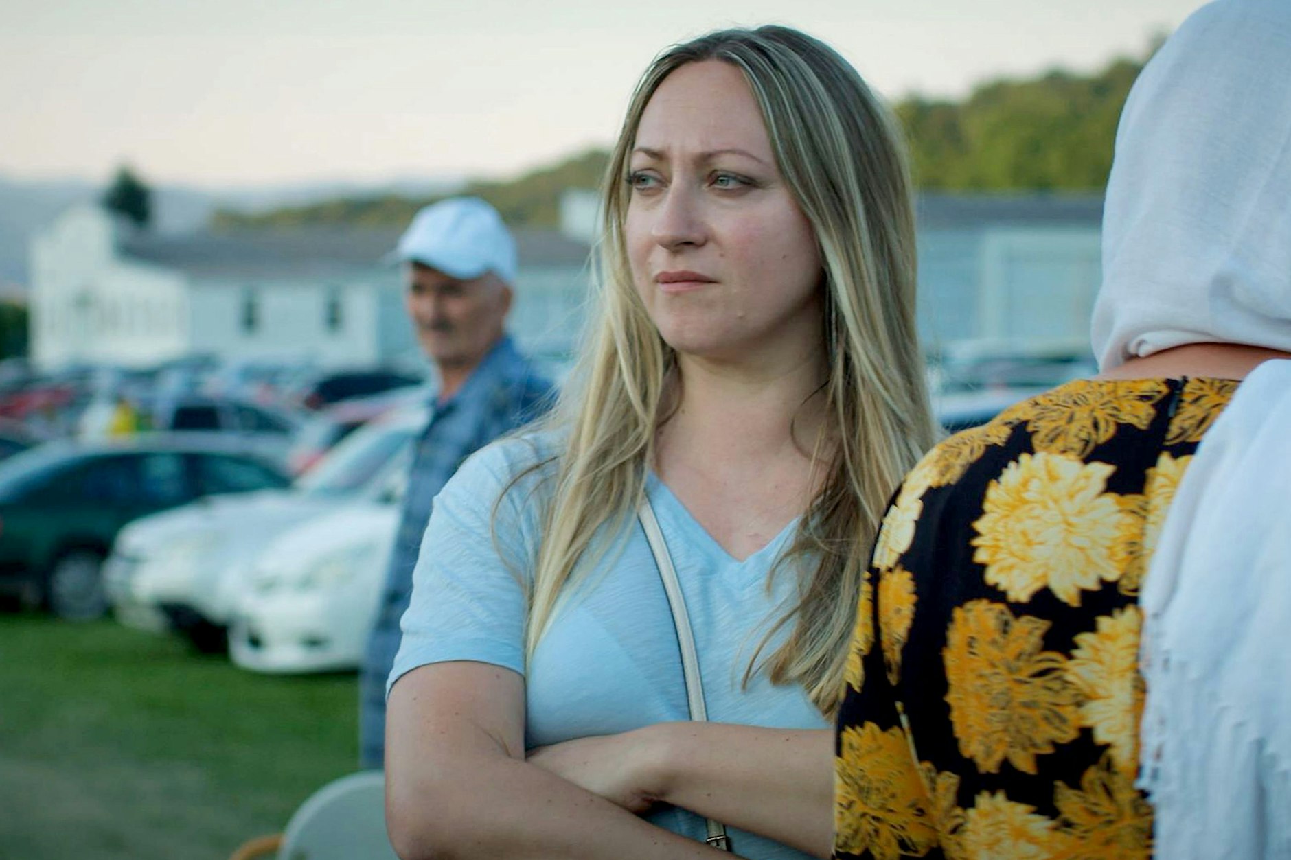 Alisa in Potočari am Tag des Gedenkens an den Völkermord von Srebrenica