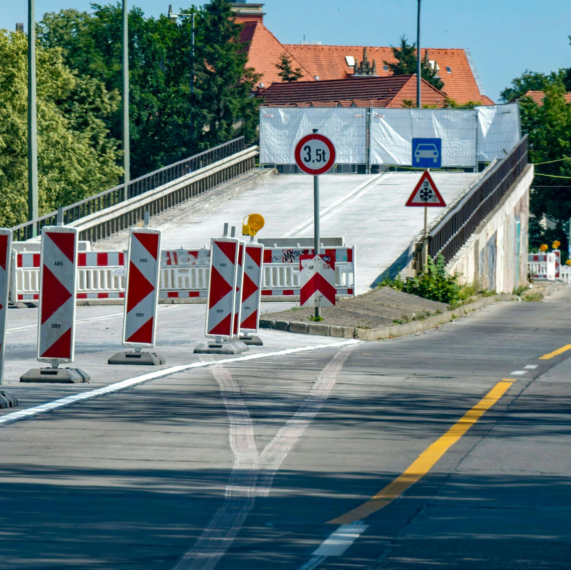 Brücke an der Wuhlheide in Köpenick: Wann kommen die Rampen weg?
