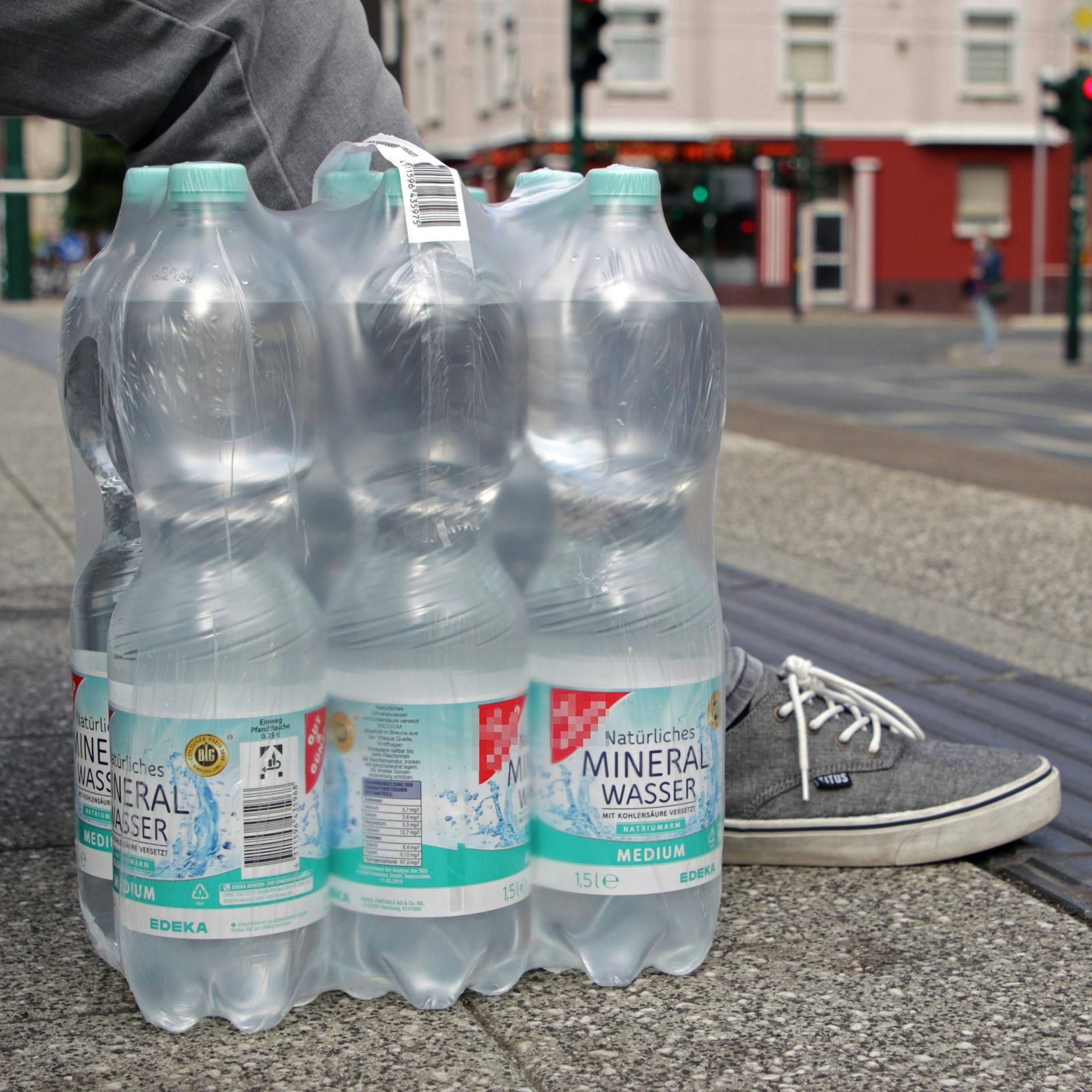 Image - Großer Trinkwasser-Rückruf wegen Gesundheitsgefahren: Diese Flaschen sind betroffen