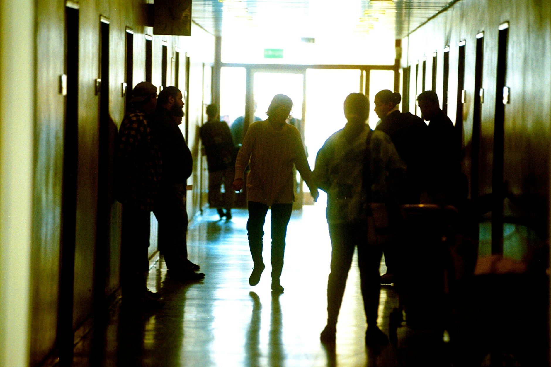 Enge Flure, traurige Blicke, Aggressionen: Sozialamt in Neukölln