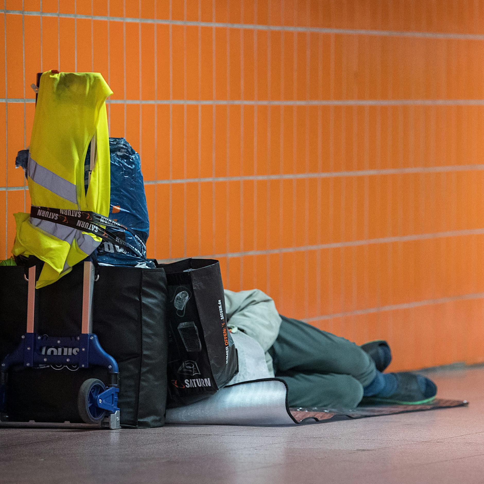 Zwischen Hunger und Moral: Von einem Mann, der zu viel sieht und zu wenig tut