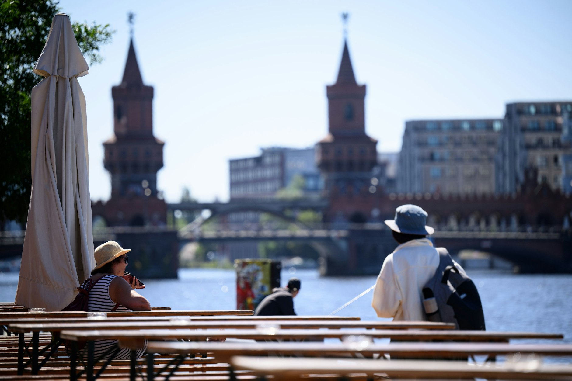 Hohe Hotelpreise haben zuletzt zahlreiche Reisende verscheucht. Schon jetzt verzeichnen Berliner Hotels erhebliche Einbußen.