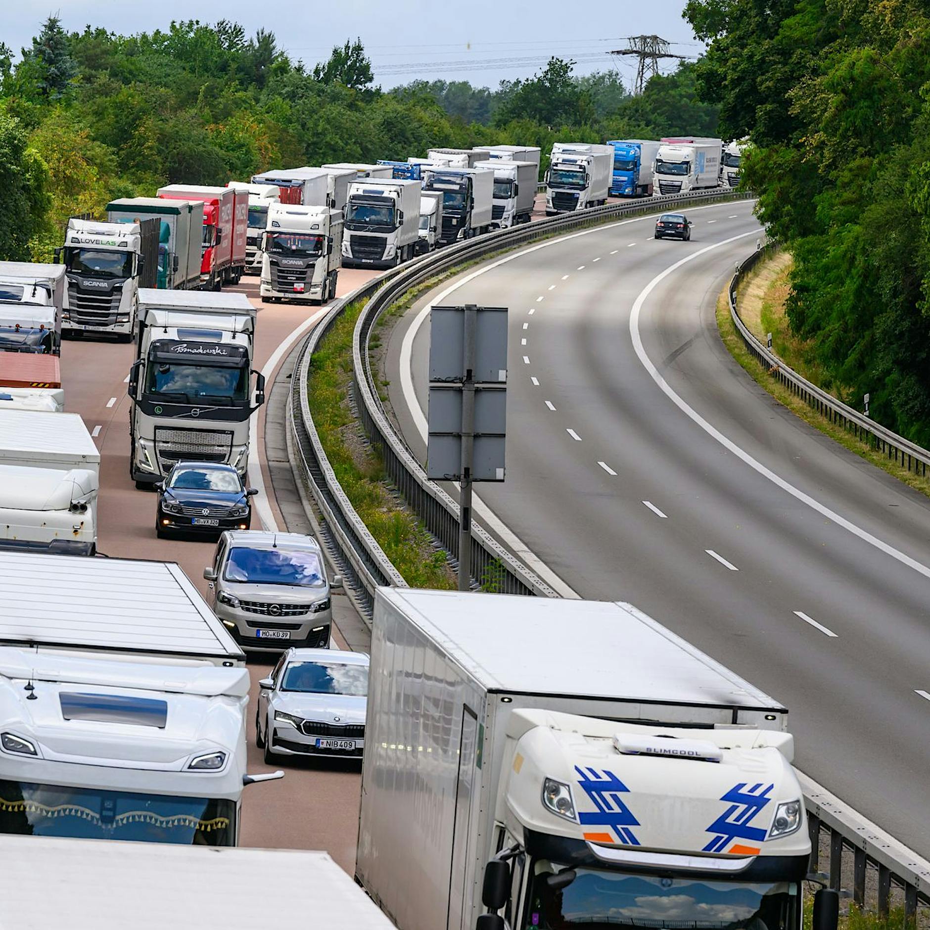 Polnische Grenzkontrollen sorgen für kilometerlangen Stau auf A12