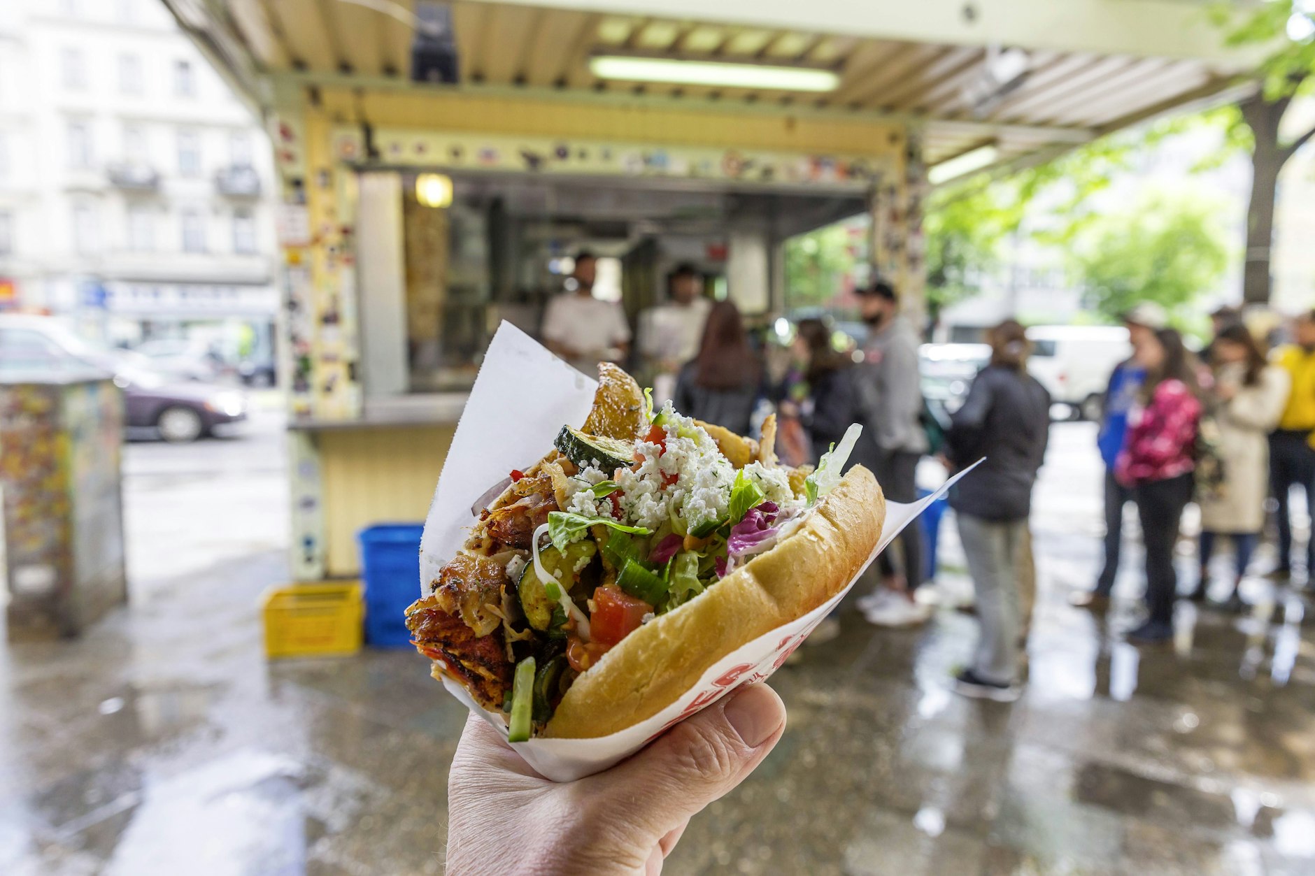 Mustafas Gemüse-Kebap – in Berlin ist die Bude am U-Bahnhof Mehringdamm eine Institution. Warum eigentlich?