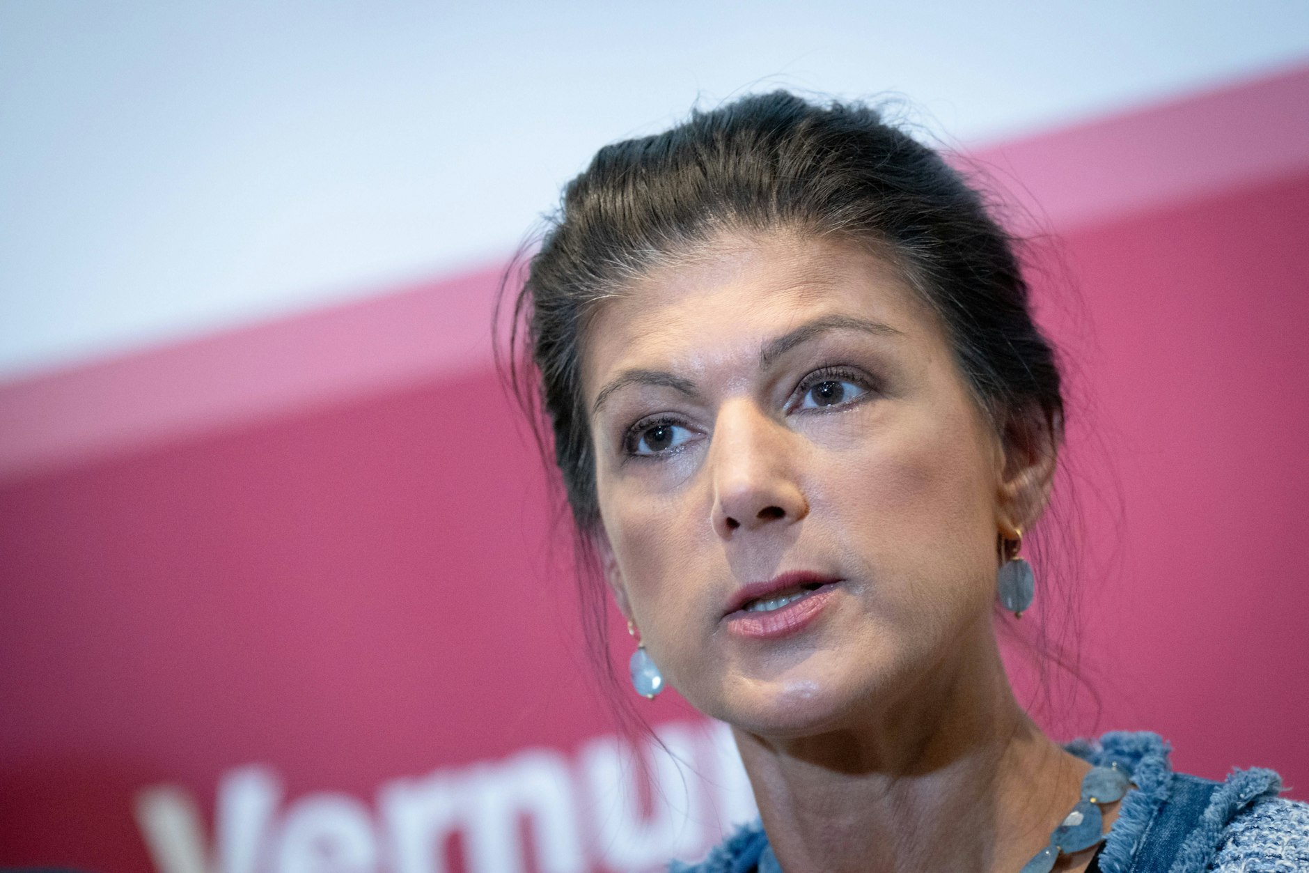„Ohne Frieden ist es absurd, über Wiederaufbau zu reden“, sagt Sahra Wagenknecht der Berliner Zeitung.