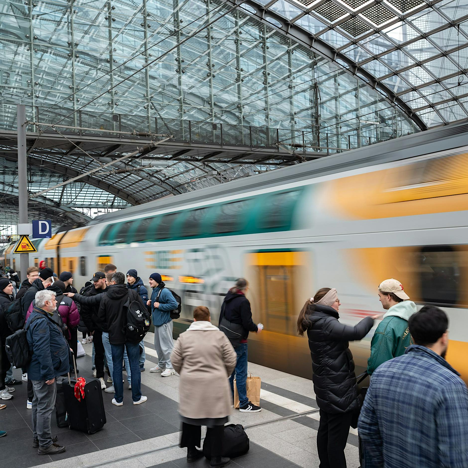 Mann mit Machete und Schreckschusswaffe am Berliner Hauptbahnhof festgenommen