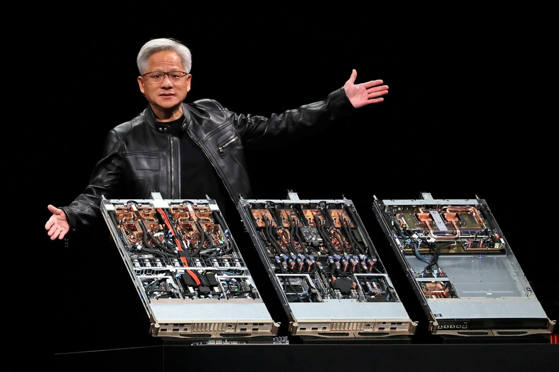 Nvidia-Chef Jensen Huang: Sein Konzern ist der absolute Favorit bei deutschen Anlegern. Mit vier Billionen Dollar Börsenwert ist der amerikanische Chiphersteller das wertvollste Unternehmen der Welt.