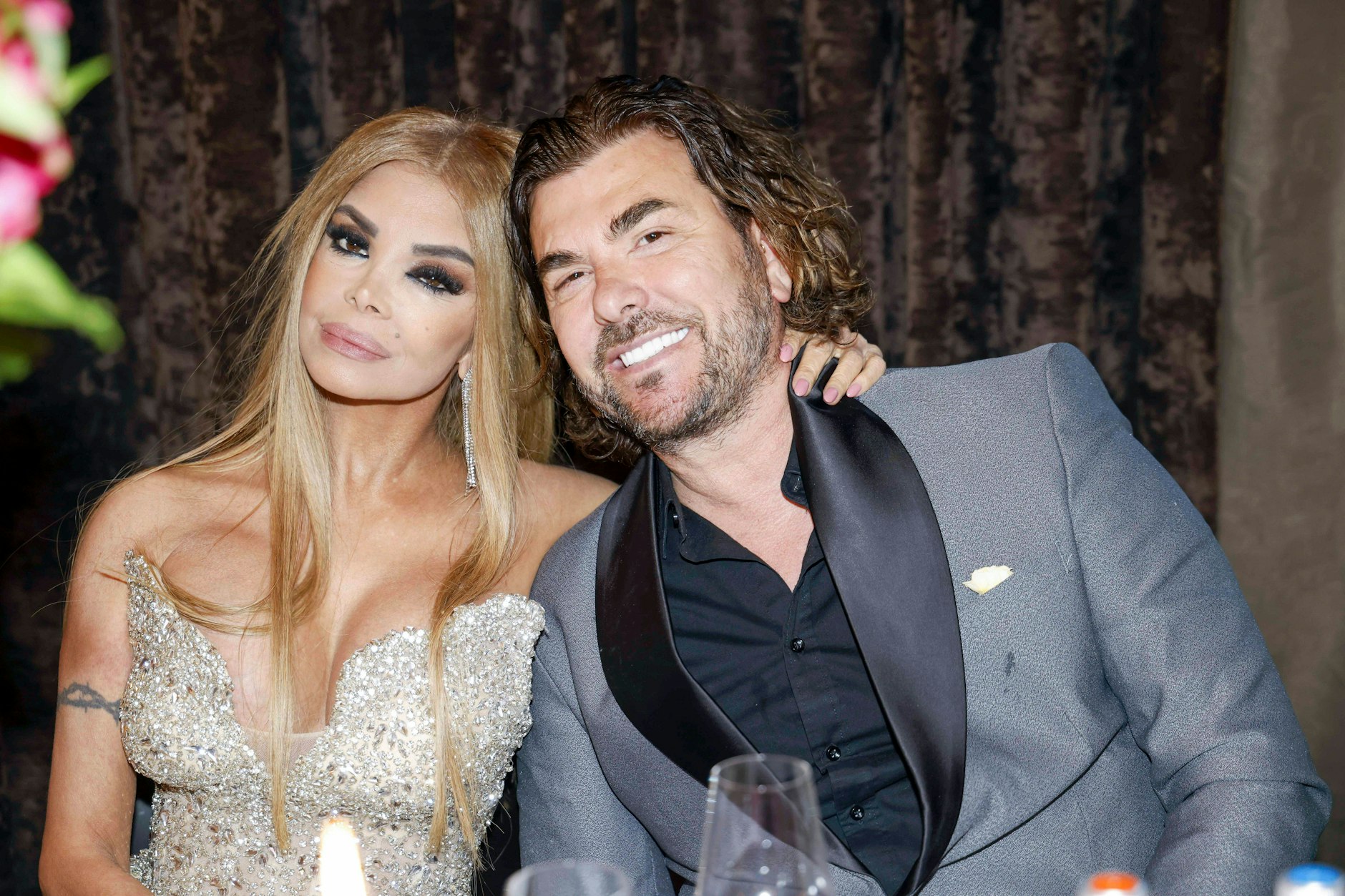 Kader Loth und ihr Isi bei einem Event im Mai 2025.