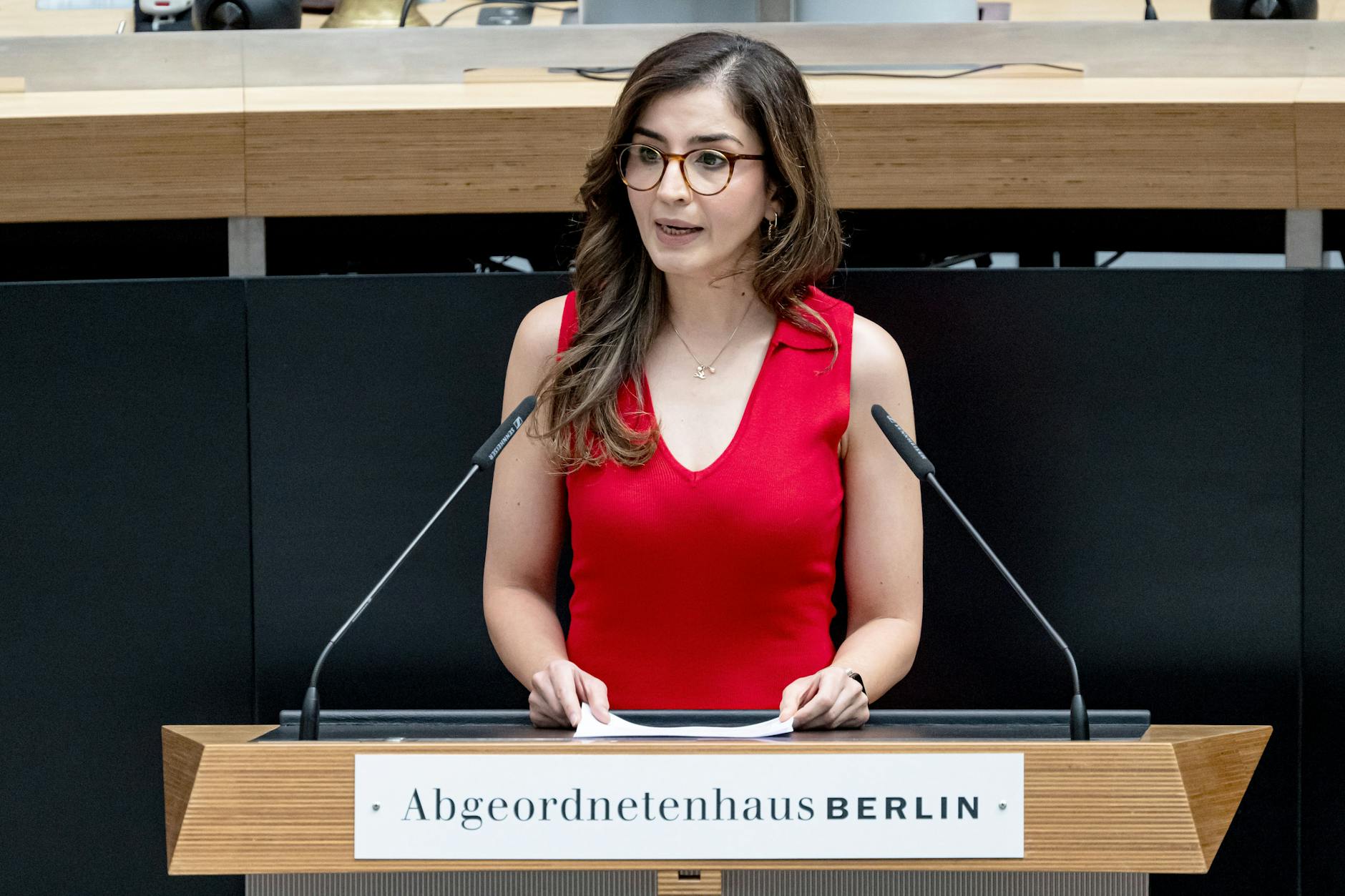 Die Grünen-Abgeordnete Tuba Bozkurt am Donnerstag in der Parlamentsdebatte