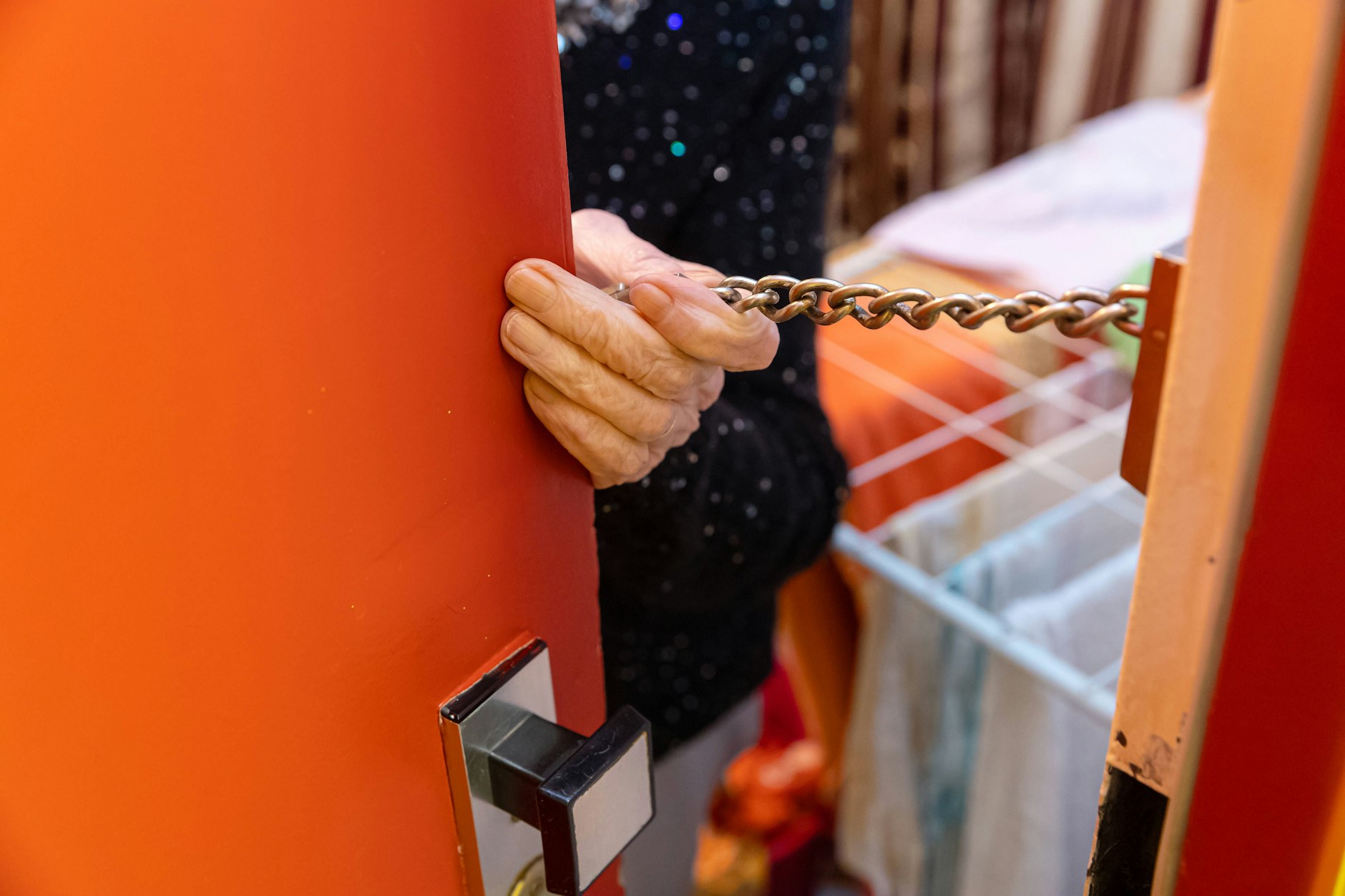 Betrüger ergaunern nach „Schockanruf“ Geld von 86-Jähriger.