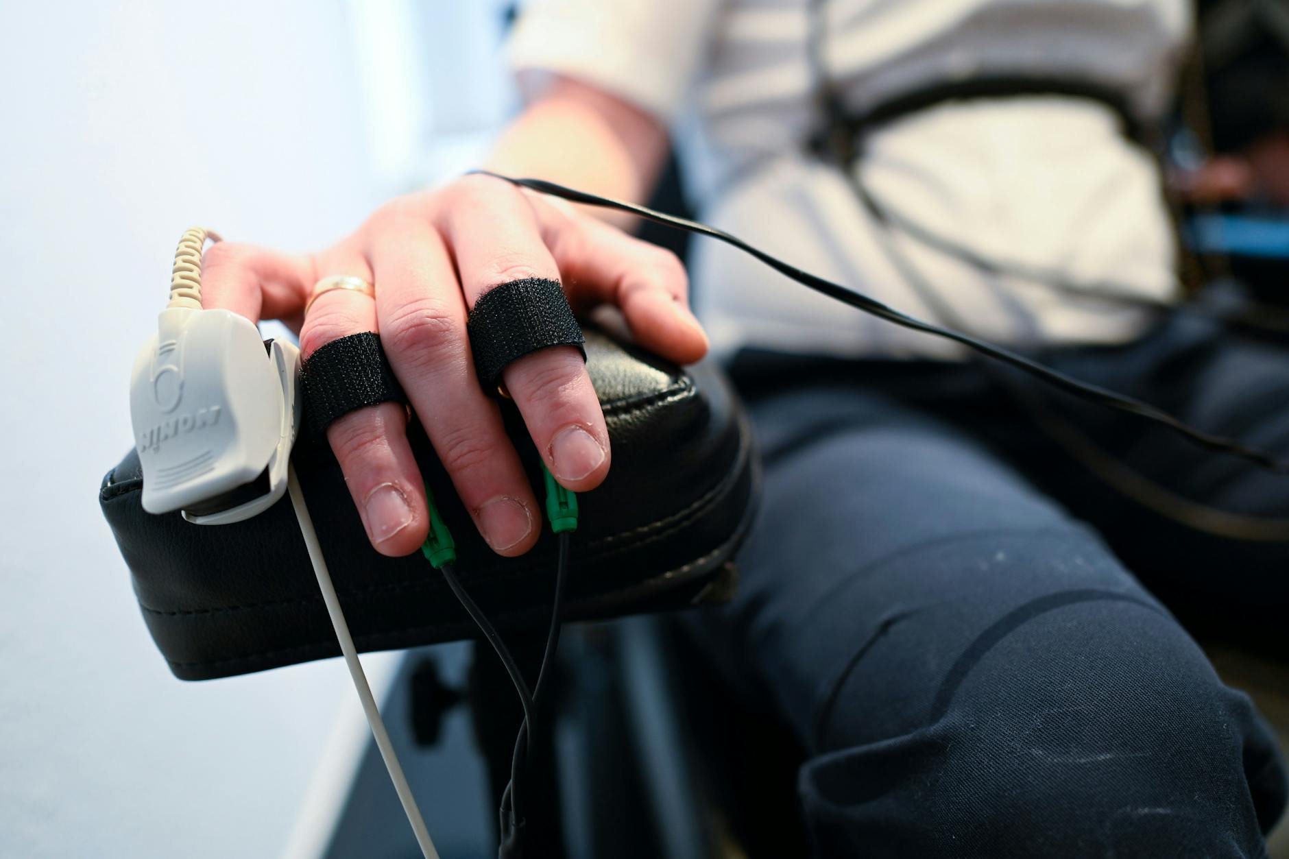 Polygraphen zeichnen verschiedene Parameter wie Herzschlag auf, um Hinweise auf Lügen zu ermitteln. Beim FBI werden die Geräte offenbar verstärkt eingesetzt.