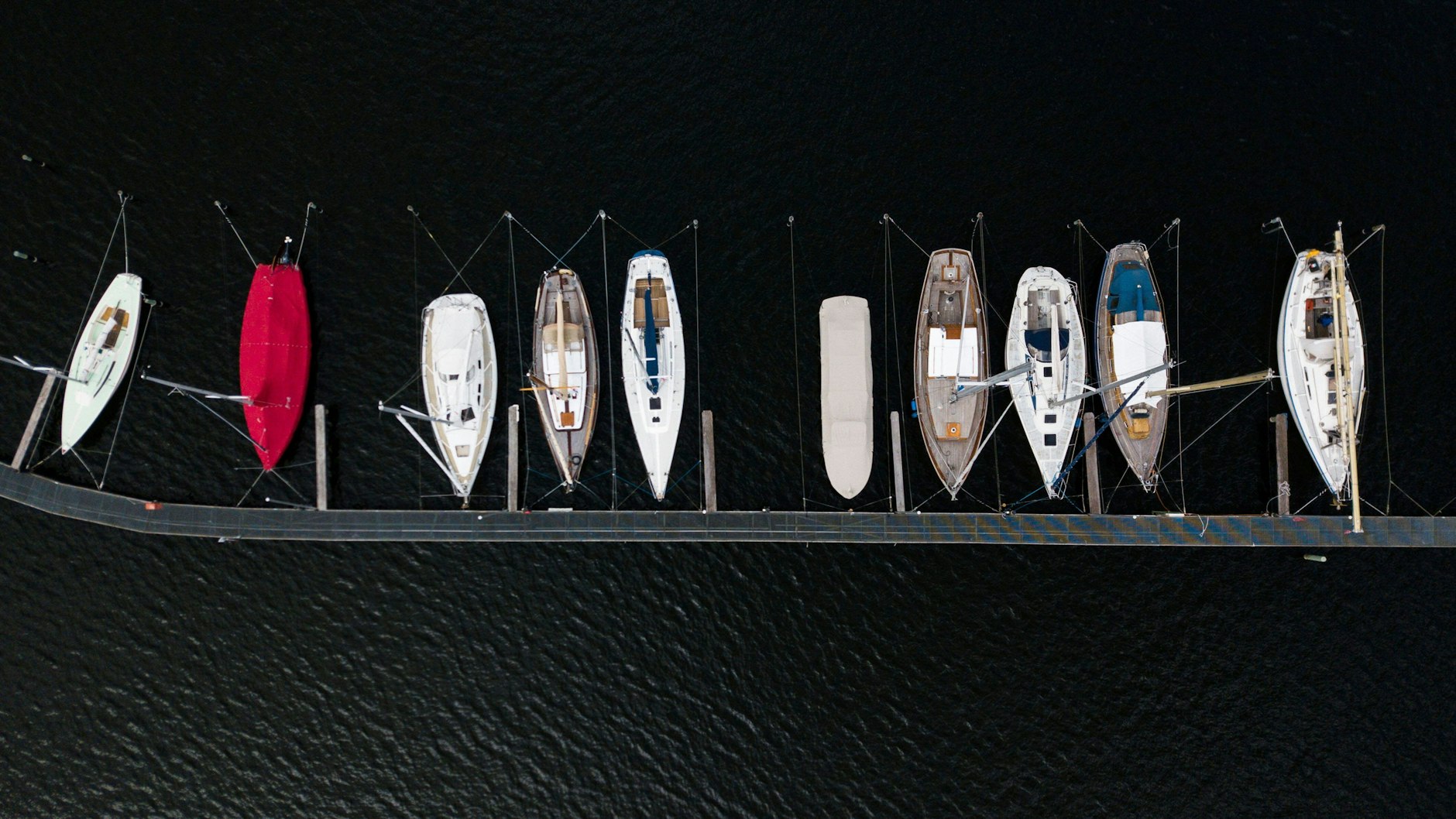 Achtung, Achtung: An Deck bitte nur rutschfestes Schuhwerk tragen.