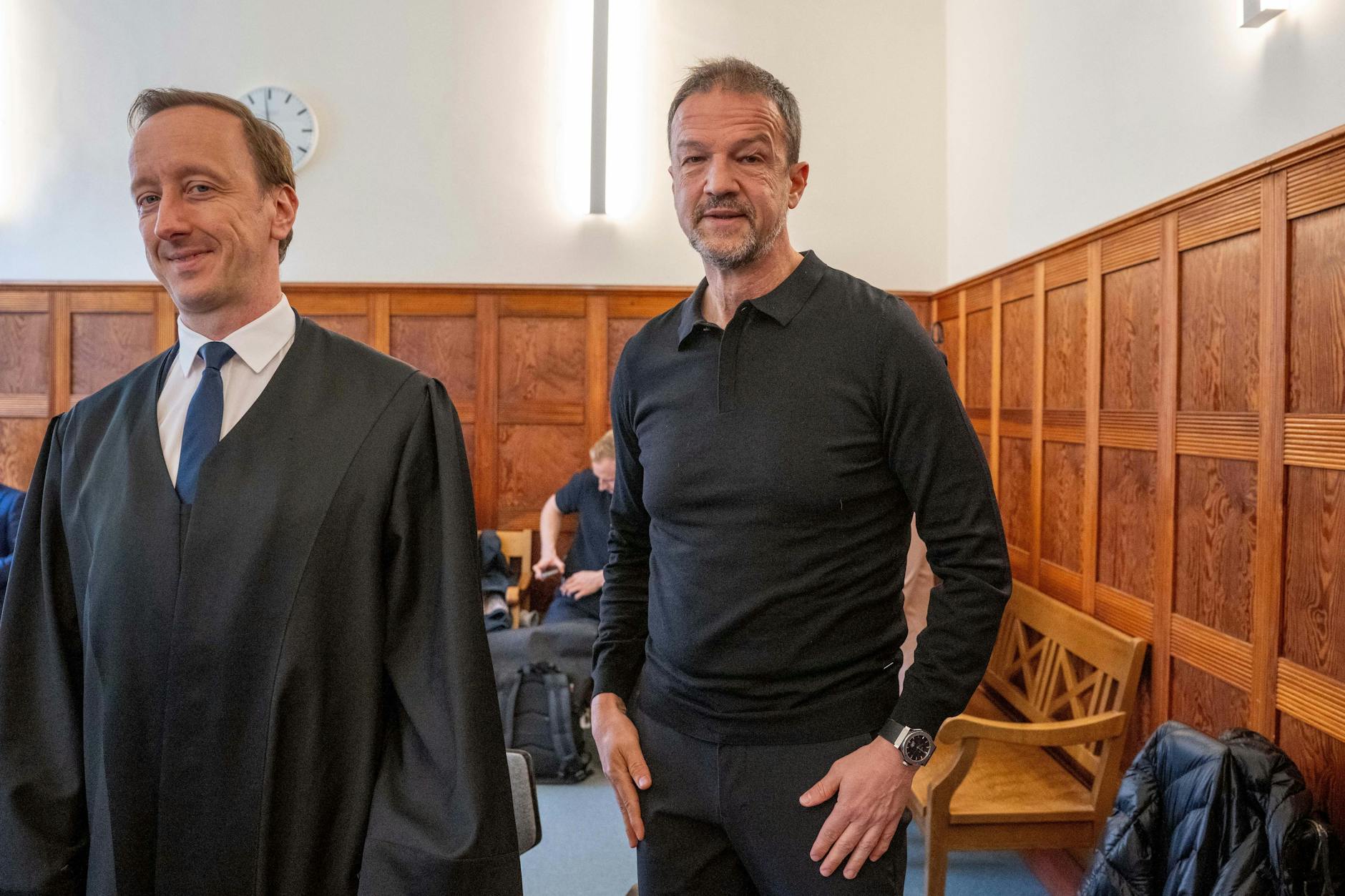 Fredi Bobic (r.) und sein Rechtsanwalt Matthias Weidmann befinden sich noch immer im Rechtsstreit mit Hertha BSC.