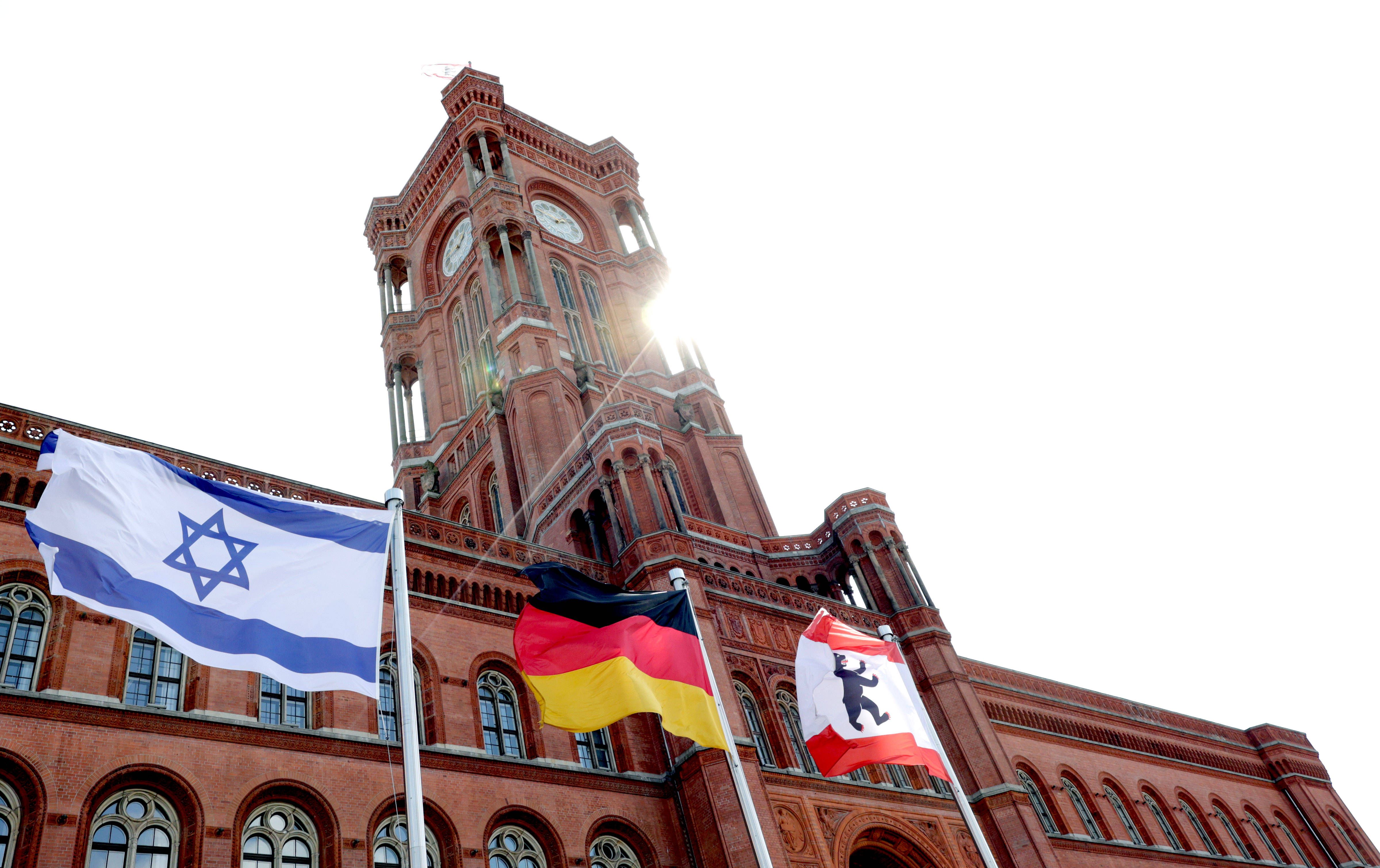 Berliner Linke: Die israelischen Flaggen sollen verschwinden