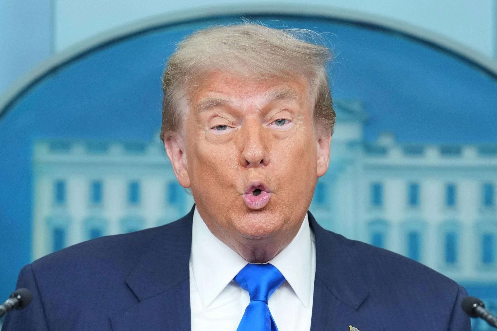 US-Präsident Donald Trump spricht im Weißen Haus in Washington zu den Medien.