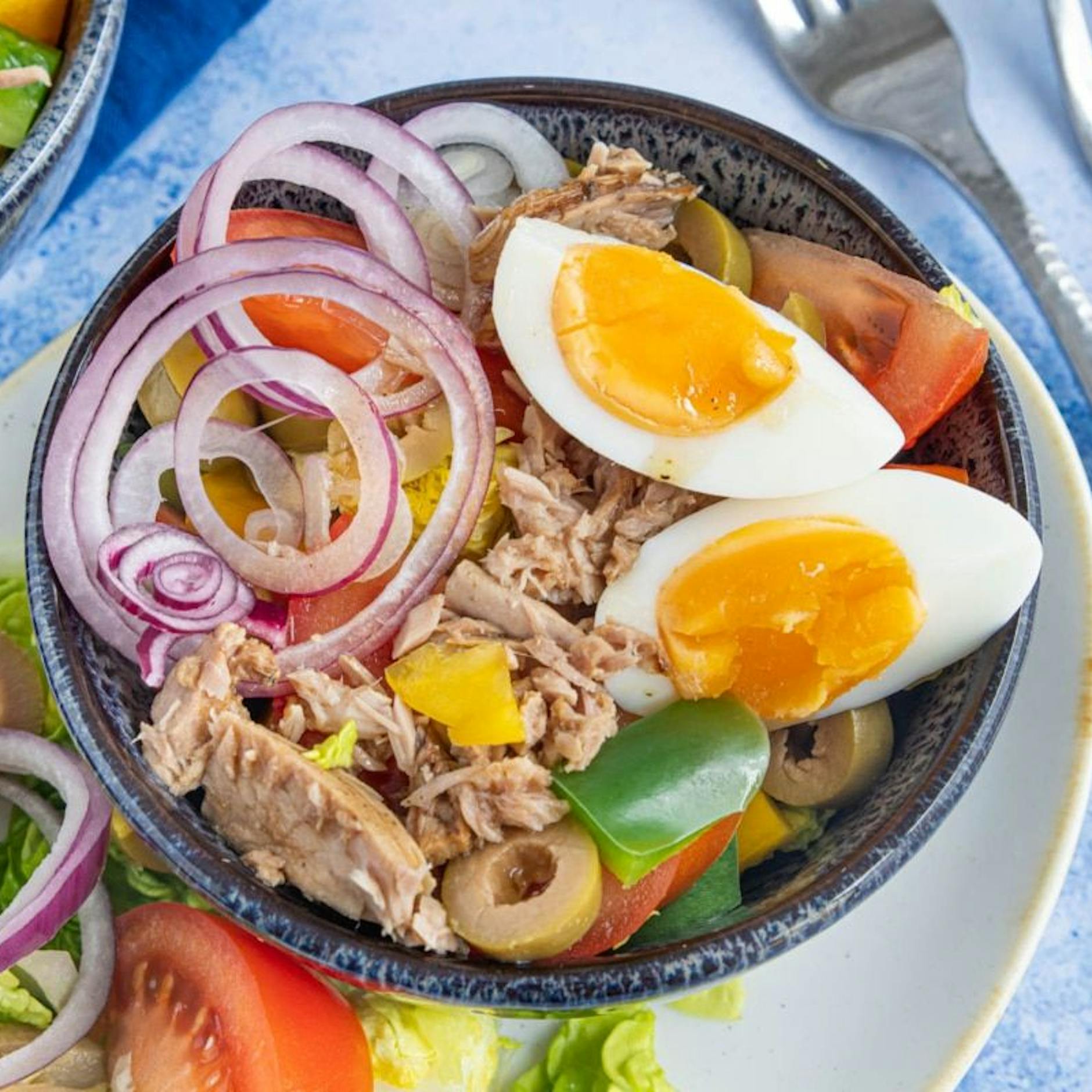 Klassisch wie bei Oma: Rezept für Salat mit Thunfisch und Ei