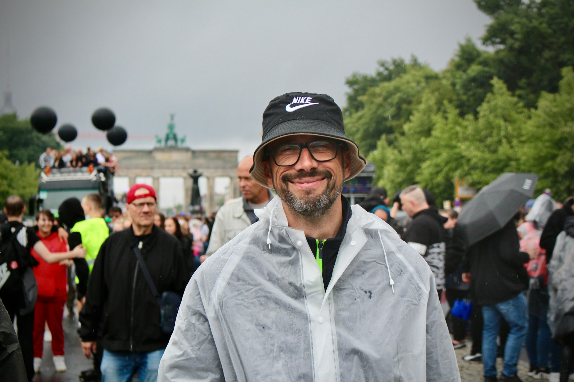 Nico Baumann, 51, aus Leipzig – lässt sich vom Regen nicht bremsen. Er ist seit 1994 immer mal wieder dabei, diesmal aber zum ersten Mal im Regen.