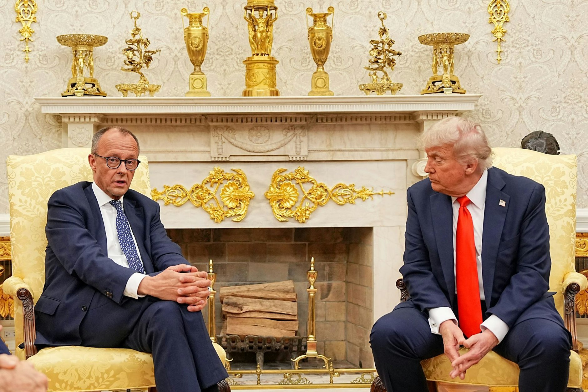 Anfang Juni 2025: US-Präsident Donald Trump (r.) empfängt Bundeskanzler Friedrich Merz (CDU) im Oval Office des Weißen Hauses.